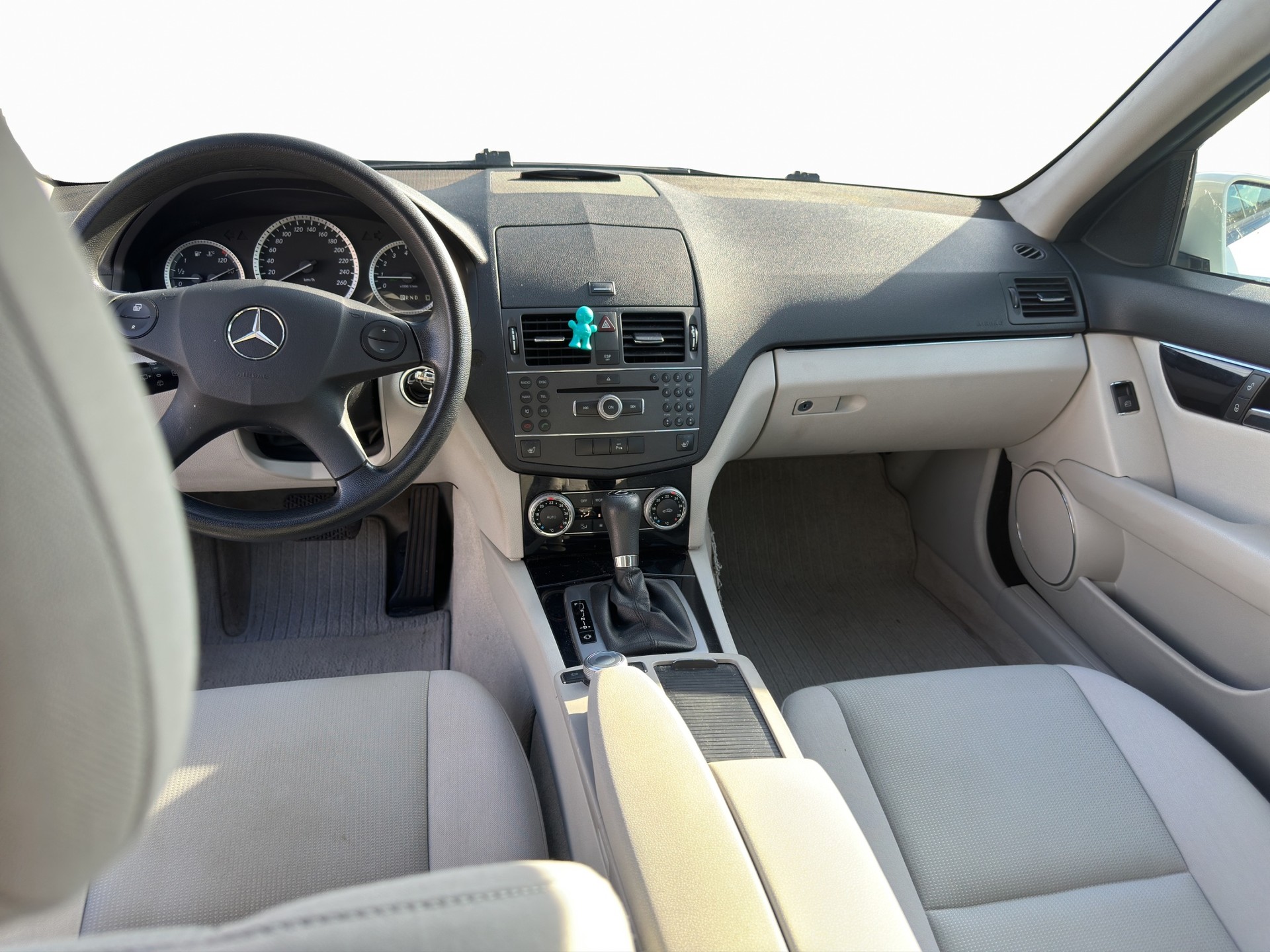 MERCEDES-BENZ C 200 CGI BlueEfficiency My Star Automatic-image-9