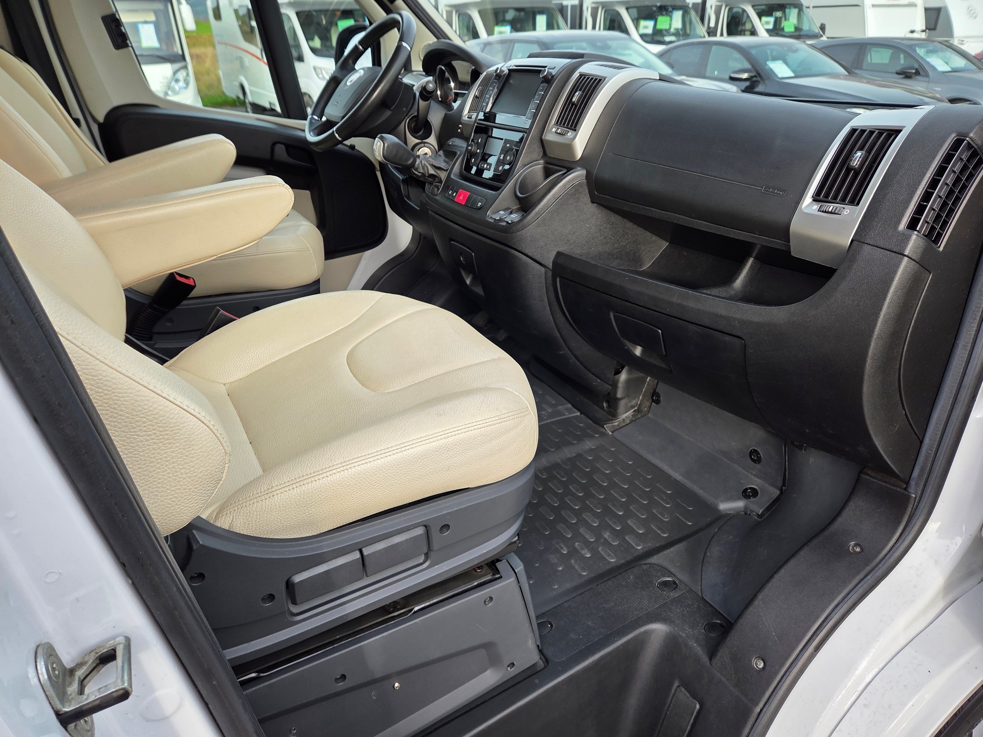 BÜRSTNER City Car 600-image-10