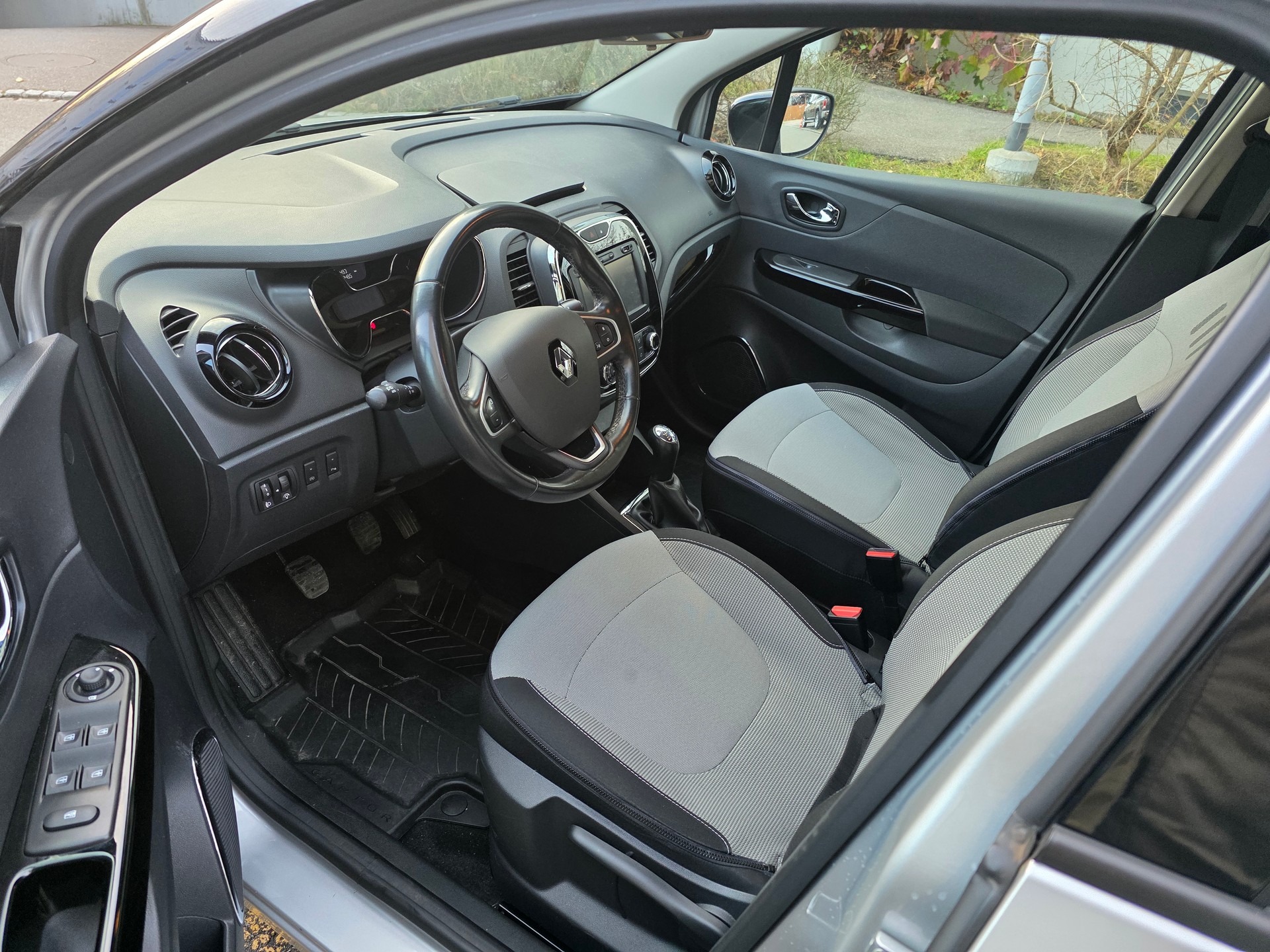 RENAULT Captur 1.5 dCi Intens-image-7
