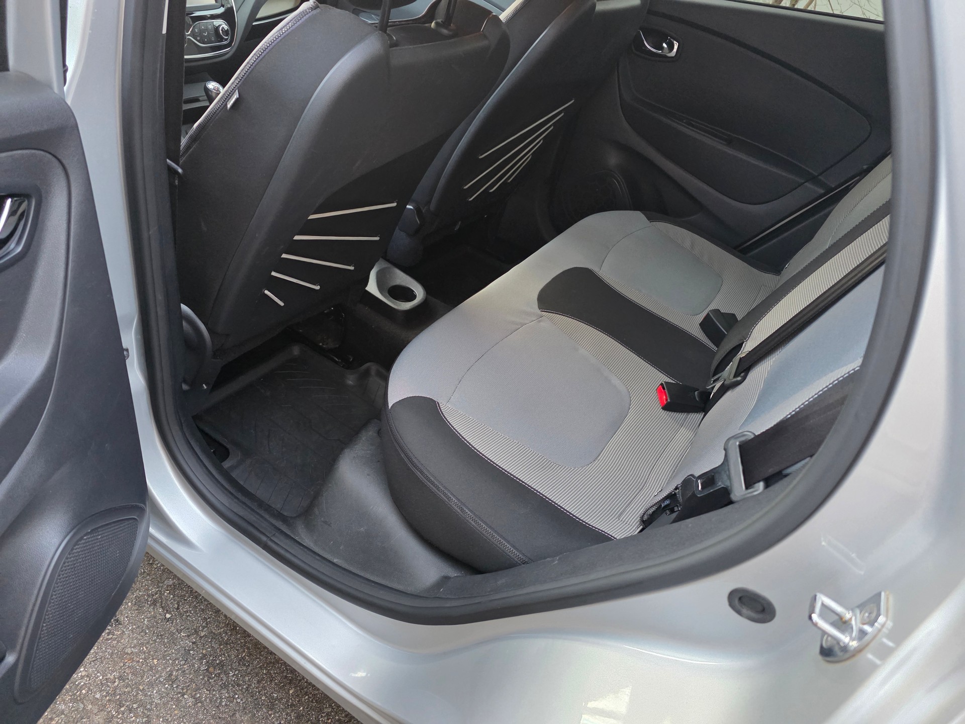 RENAULT Captur 1.5 dCi Intens-image-8