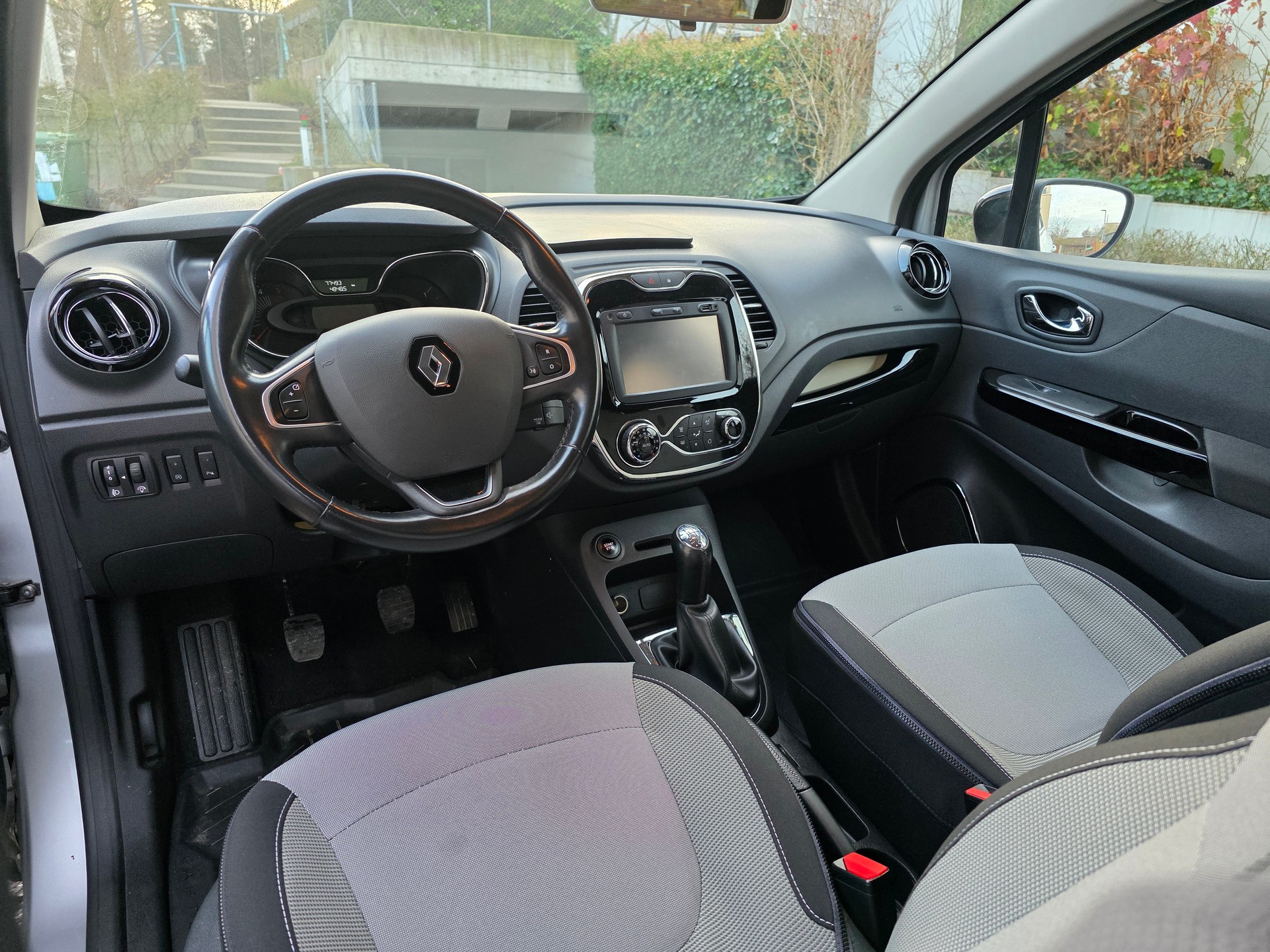 RENAULT Captur 1.5 dCi Intens-image-9