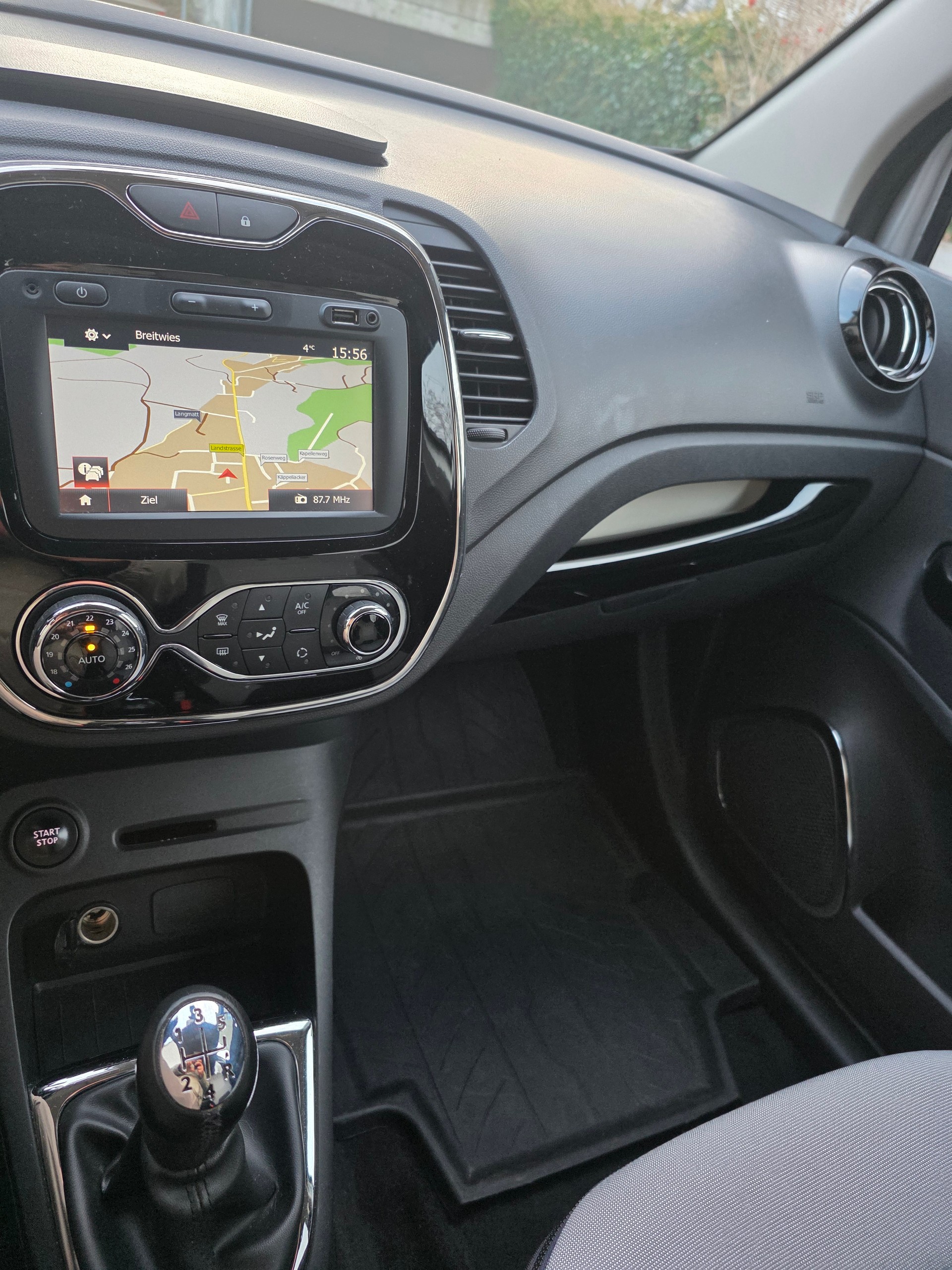 RENAULT Captur 1.5 dCi Intens-image-11