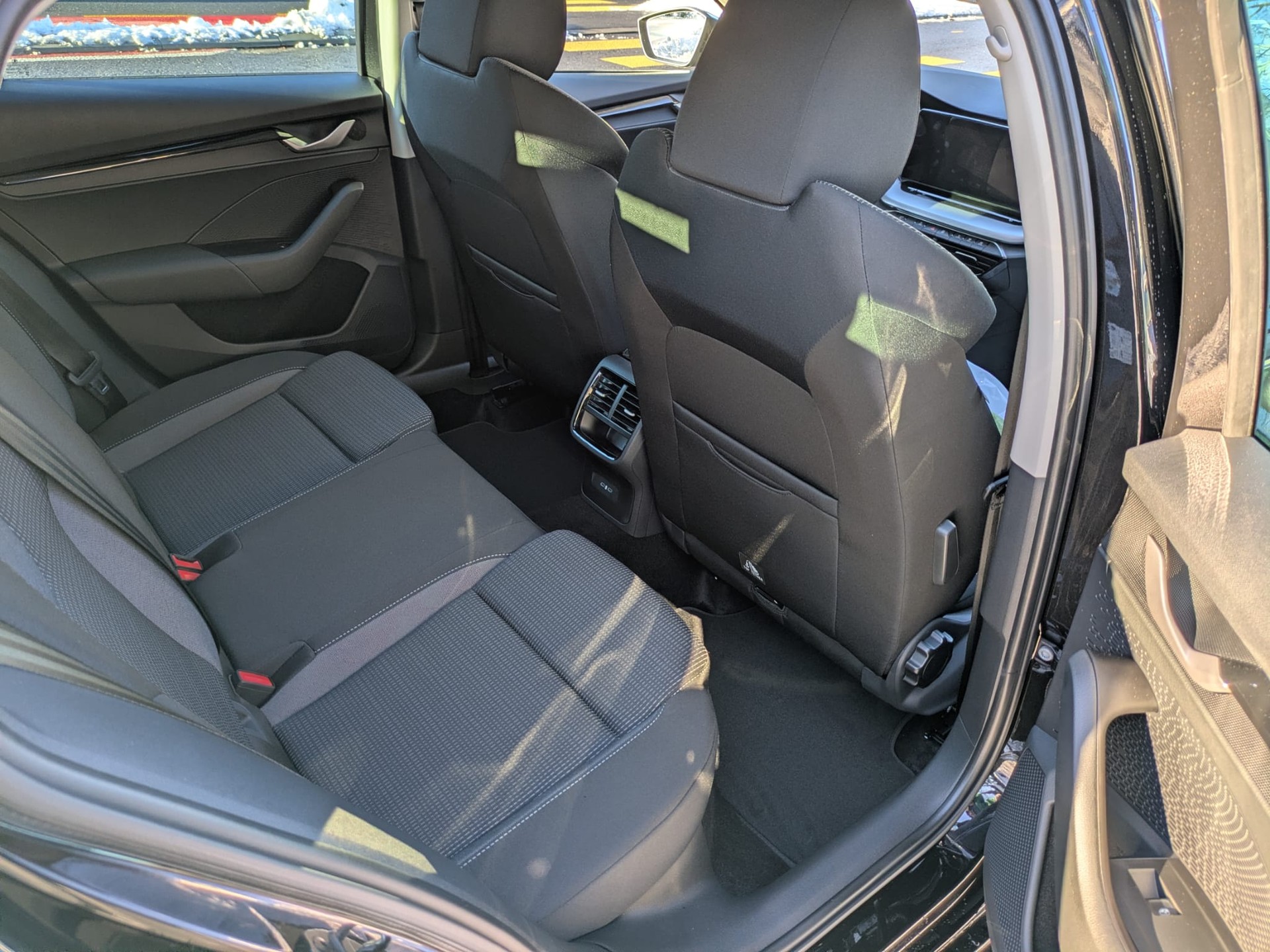 SKODA Octavia Combi 1.5 TSI mHEV DSG Selection-image-10