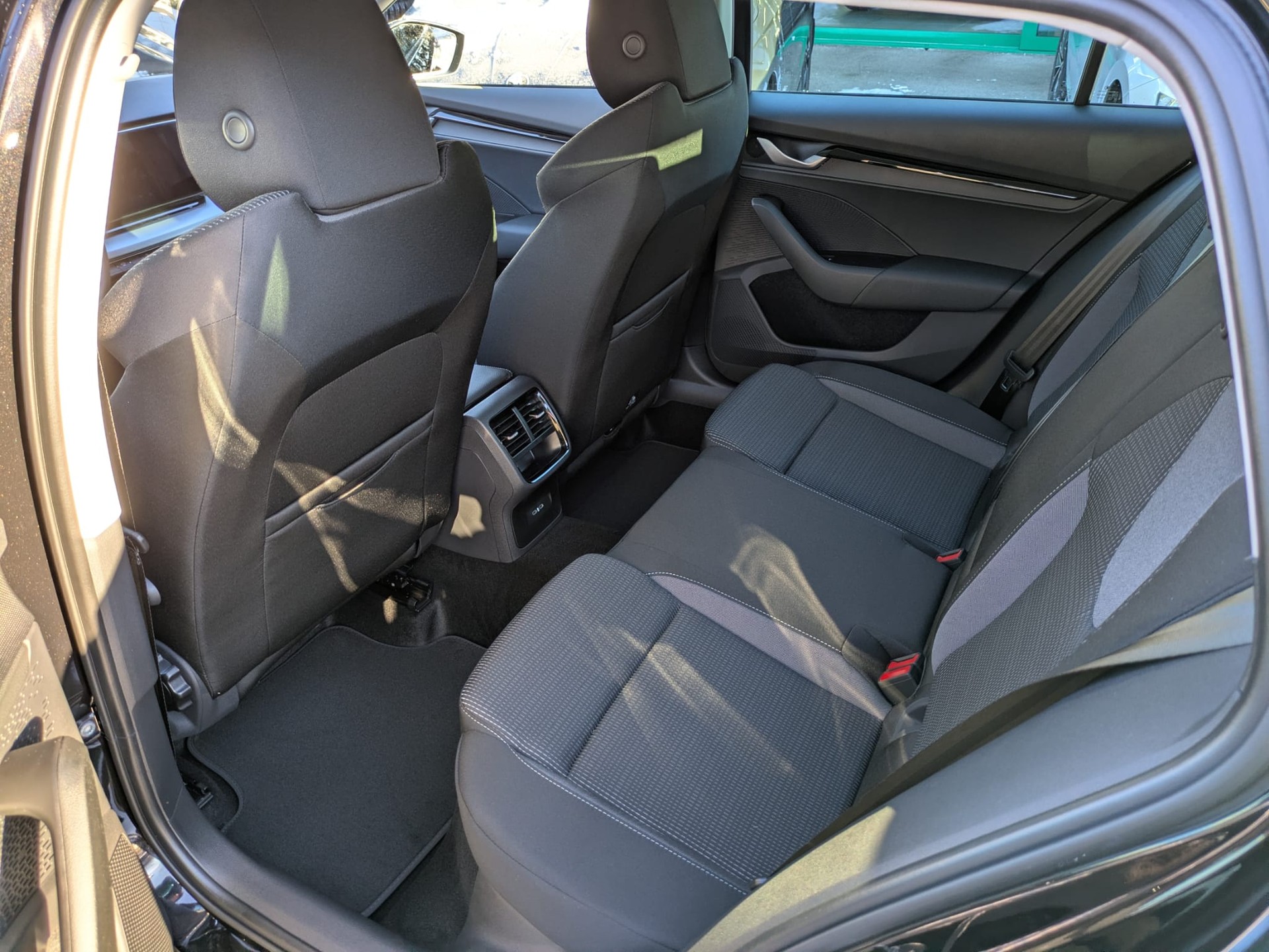 SKODA Octavia Combi 1.5 TSI mHEV DSG Selection-image-11