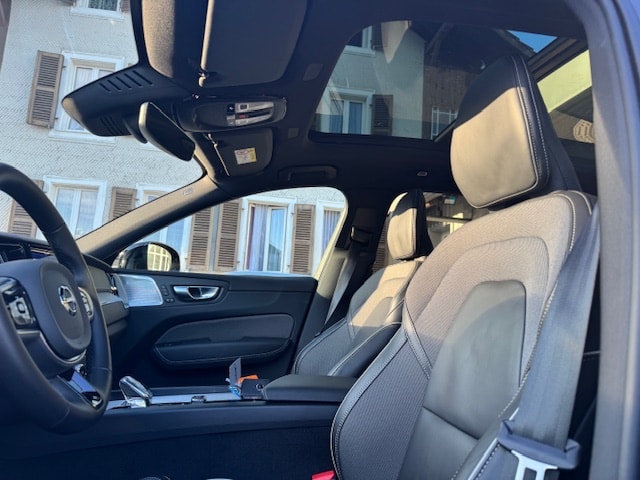 VOLVO XC60 2.0 B5 MH Ultra Black Edition AWD-image-8