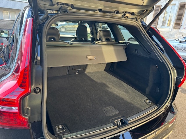 VOLVO XC60 2.0 B5 MH Ultra Black Edition AWD-image-11