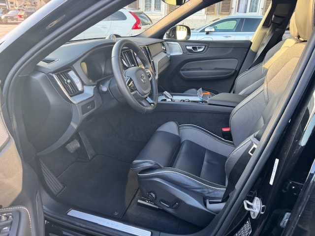 VOLVO XC60 2.0 B5 MH Ultra Black Edition AWD-image-7