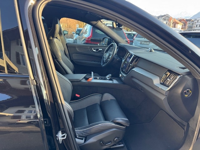 VOLVO XC60 2.0 B5 MH Ultra Black Edition AWD-image-13