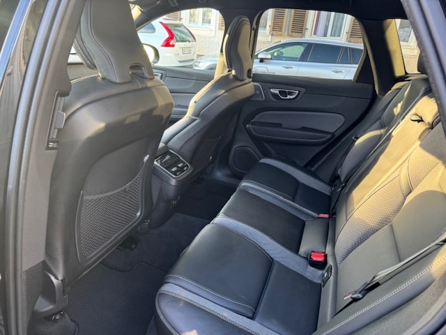 VOLVO XC60 2.0 B5 MH Ultra Black Edition AWD-image-9