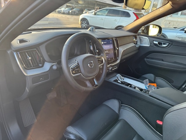 VOLVO XC60 2.0 B5 MH Ultra Black Edition AWD-image-6