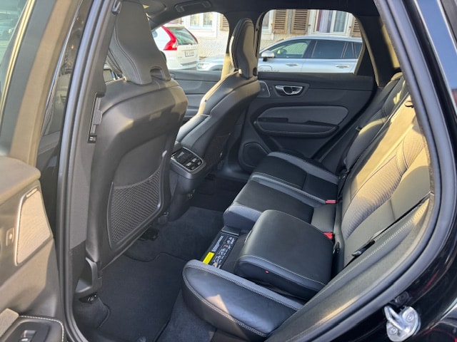 VOLVO XC60 2.0 B5 MH Ultra Black Edition AWD-image-10
