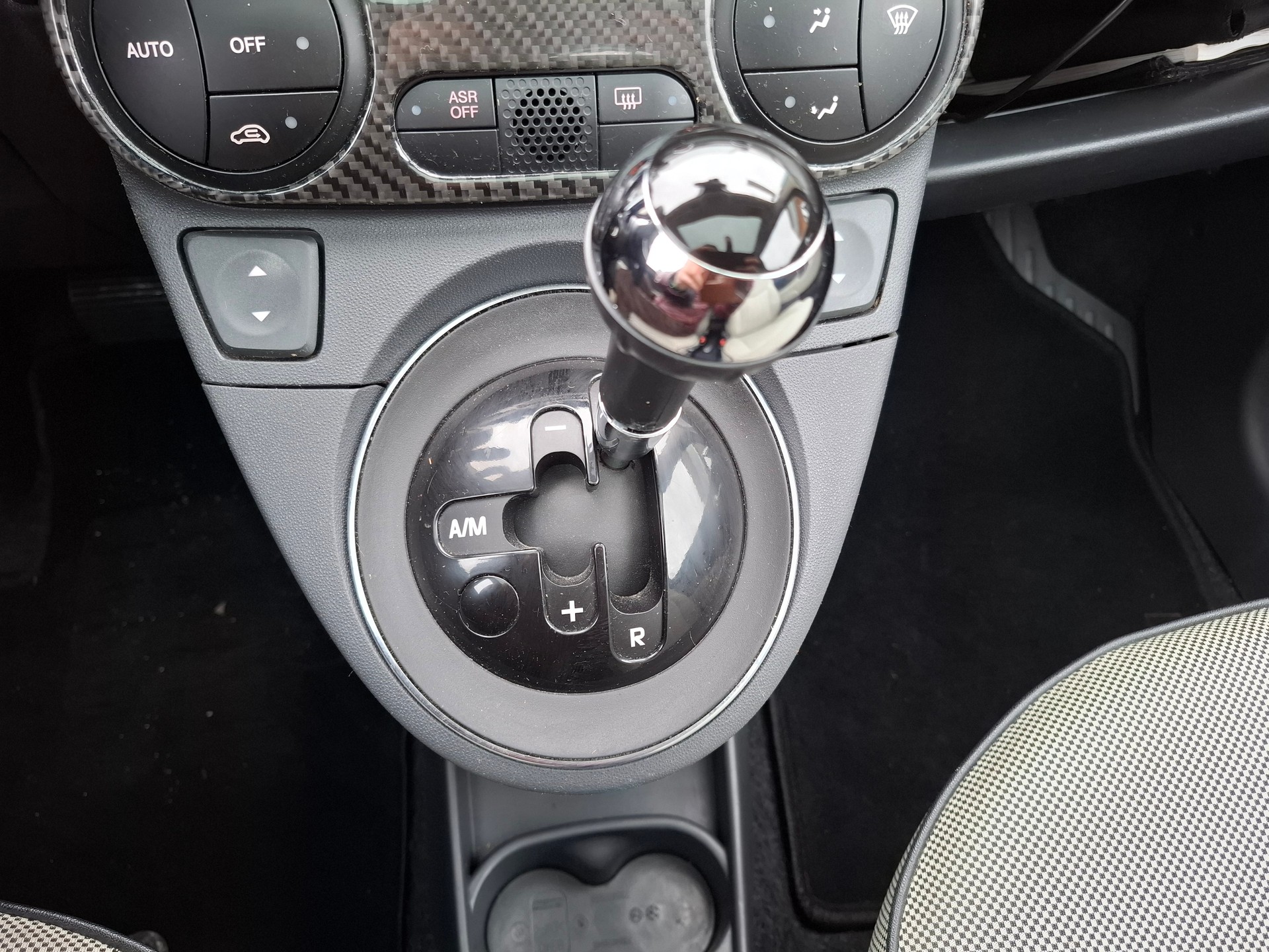 FIAT 500 1.4 16V Lounge Dualogic-image-11