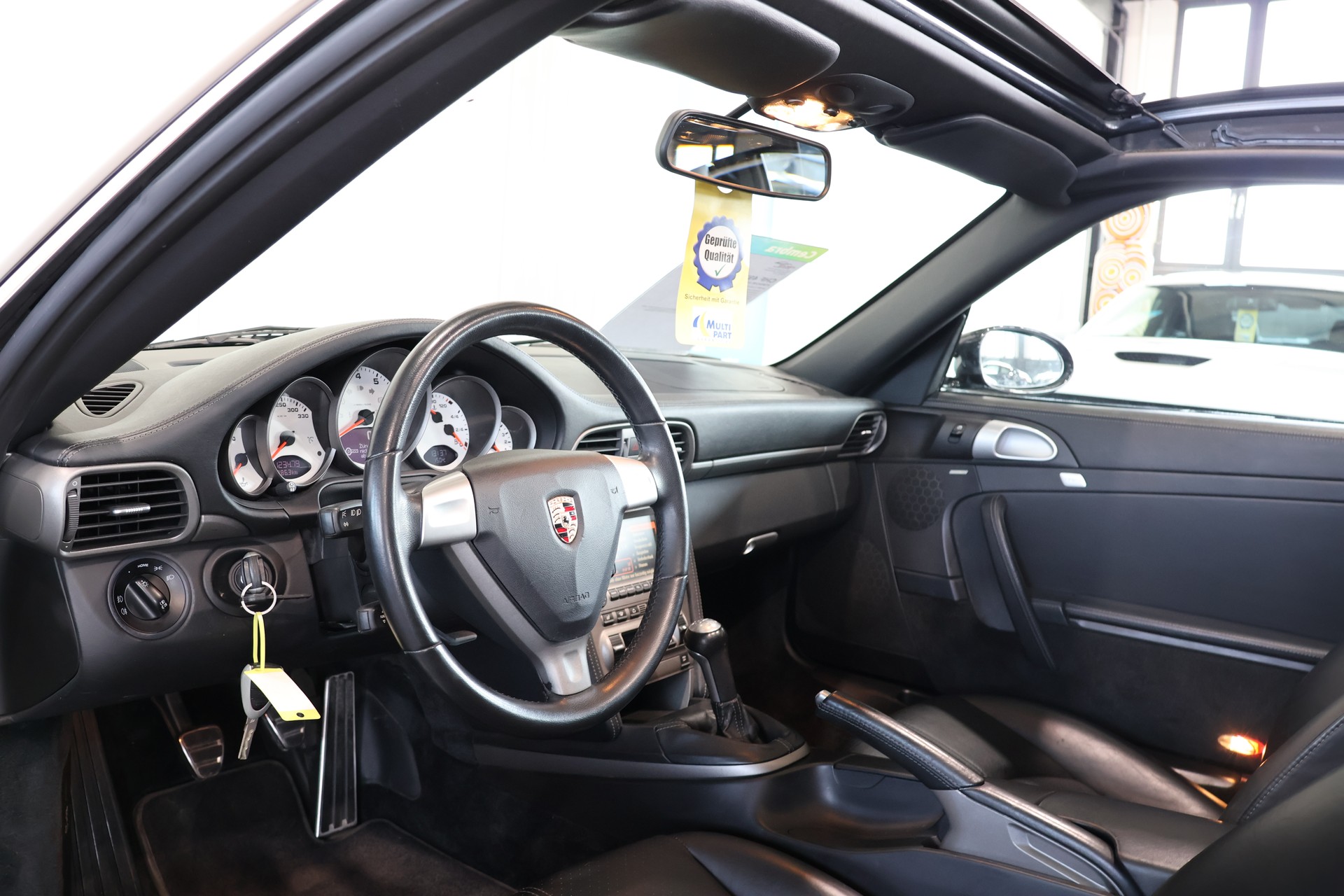 PORSCHE 911 Targa 4-image-10