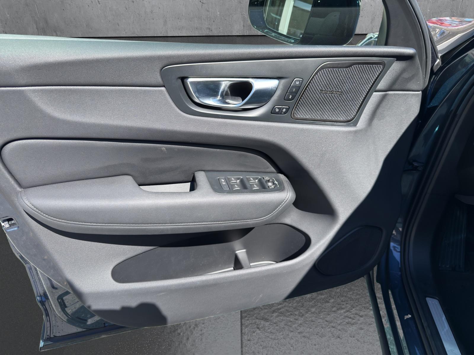 VOLVO XC60 T8 eAWD PluginHybrid Plus Dark Geartronic-image-7