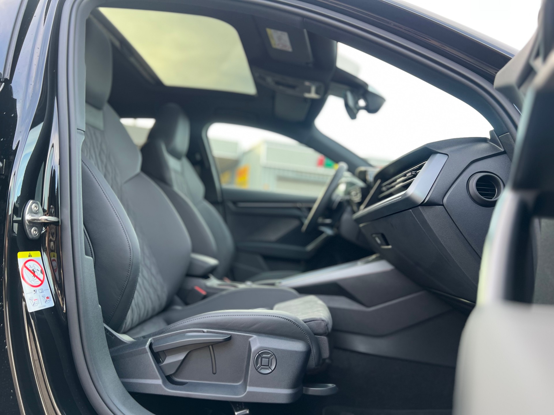 AUDI RS3 Sportback 2.5 TSI quattro S-tronic-image-13