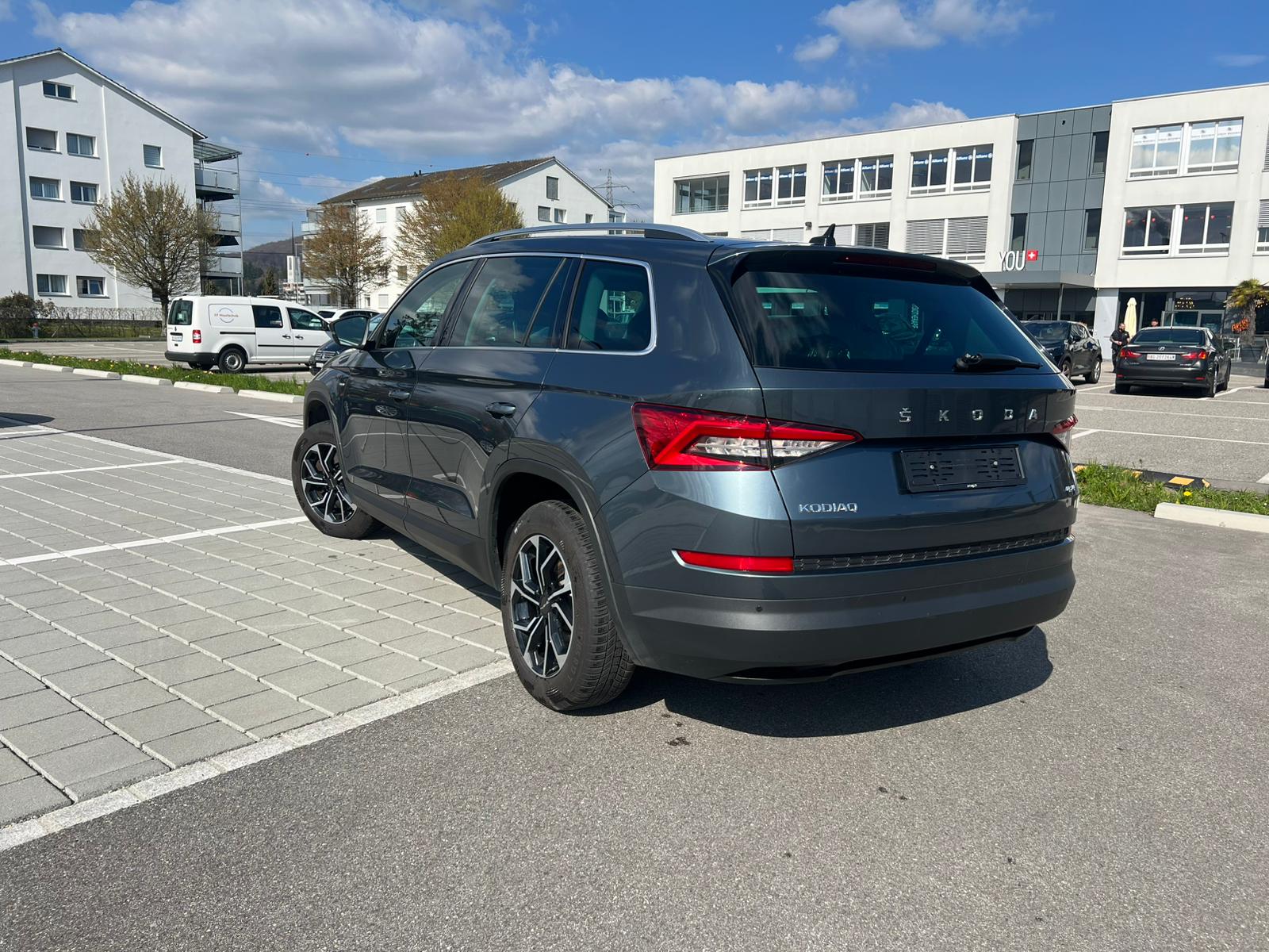 SKODA Kodiaq 2.0 TSI 4x4 Sport Line-image-3