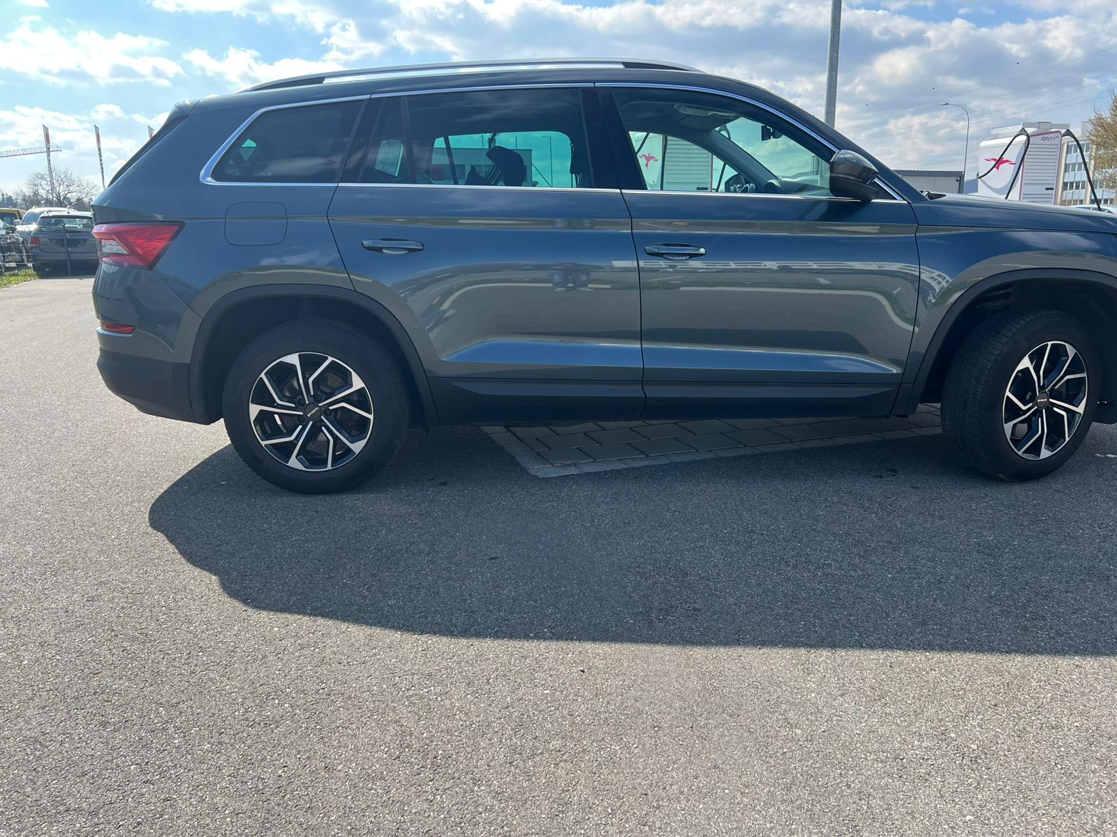 SKODA Kodiaq 2.0 TSI 4x4 Sport Line-image-5