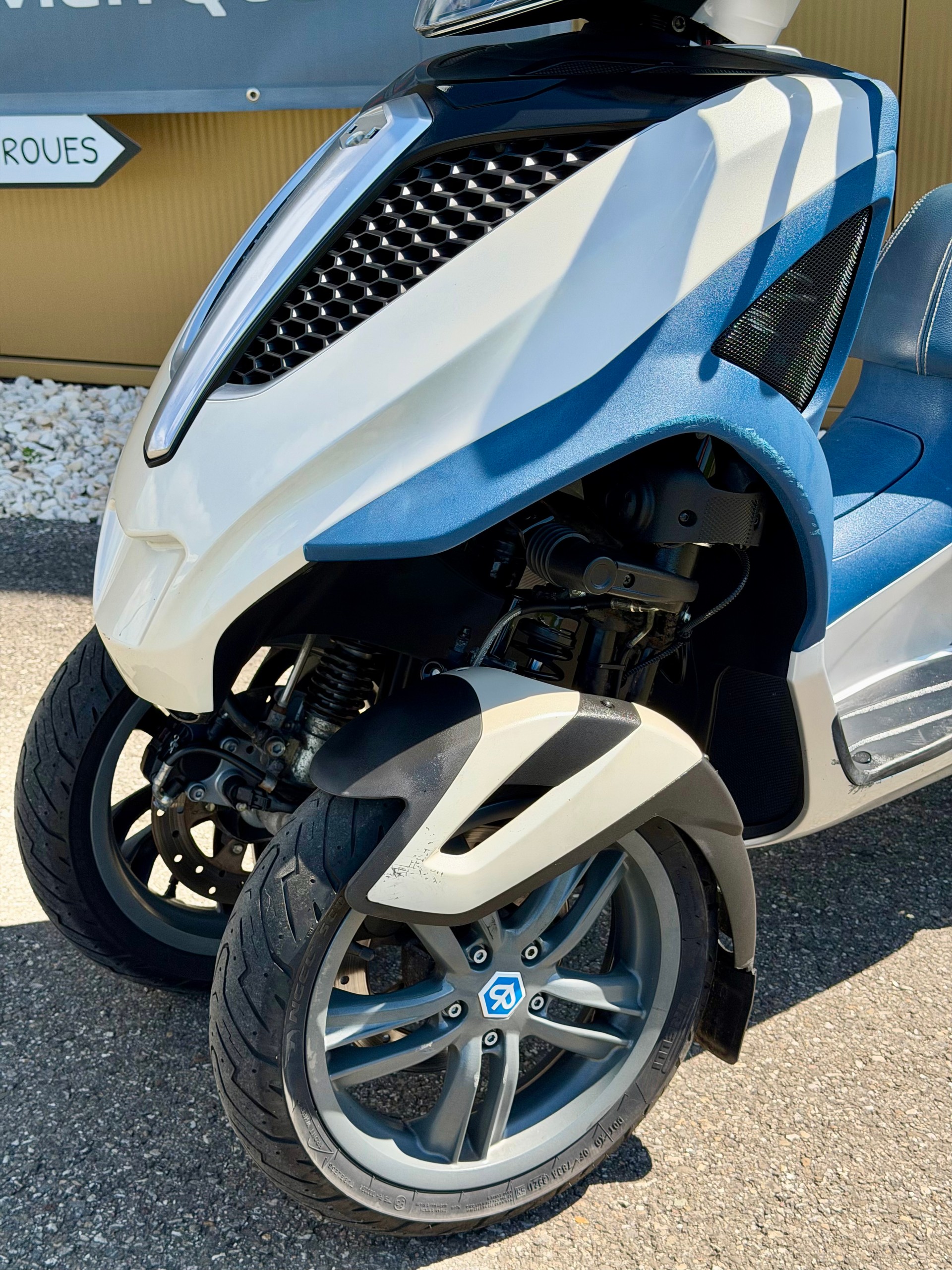 PIAGGIO MP3 Yourban 300 i.e.-image-8