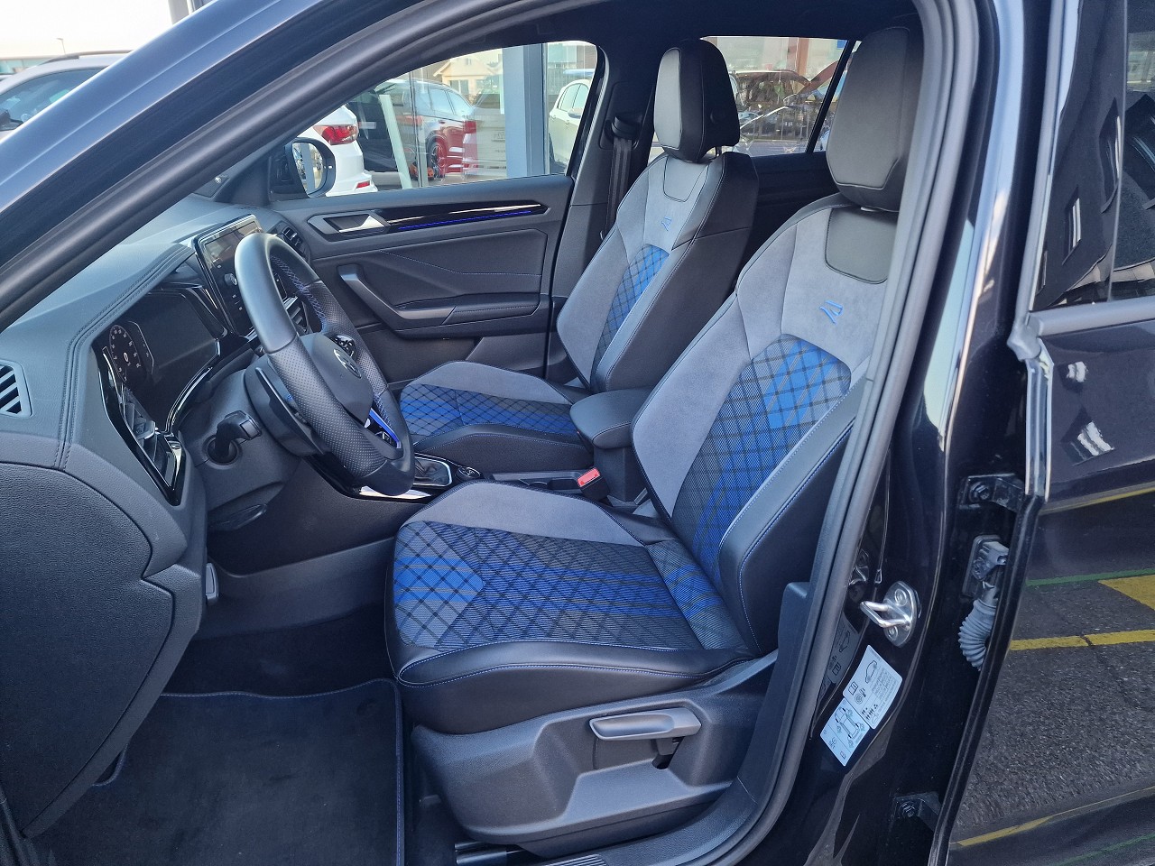 VW T-Roc 2.0 TSI R DSG 4Motion-image-9