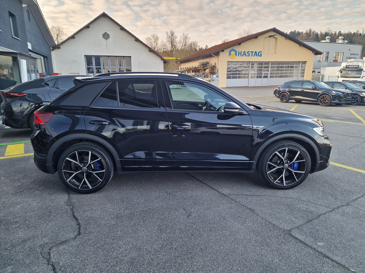 VW T-Roc 2.0 TSI R DSG 4Motion-image-6