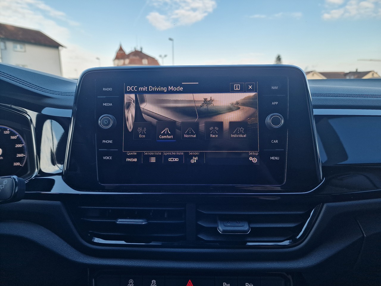 VW T-Roc 2.0 TSI R DSG 4Motion-image-24