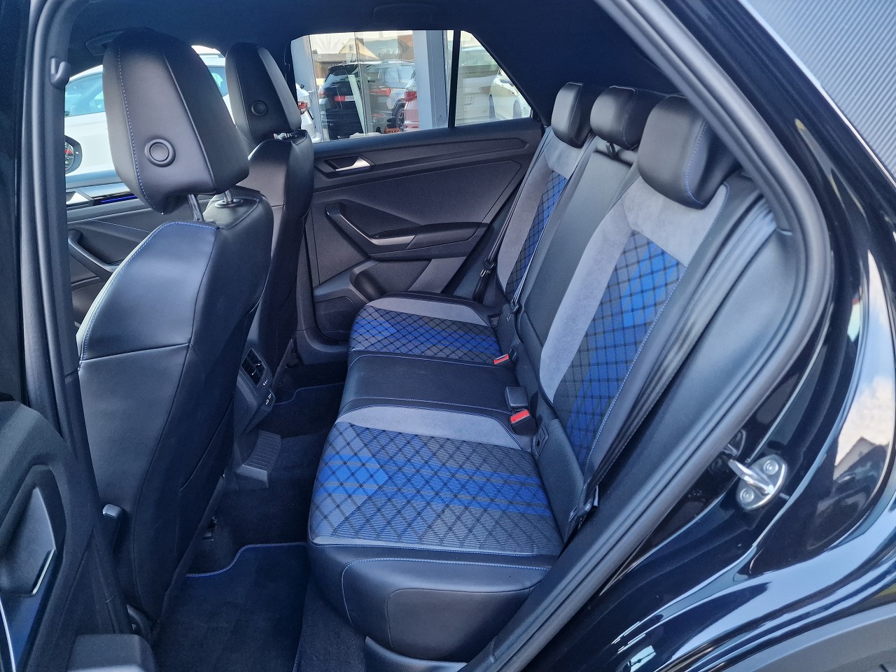VW T-Roc 2.0 TSI R DSG 4Motion-image-11