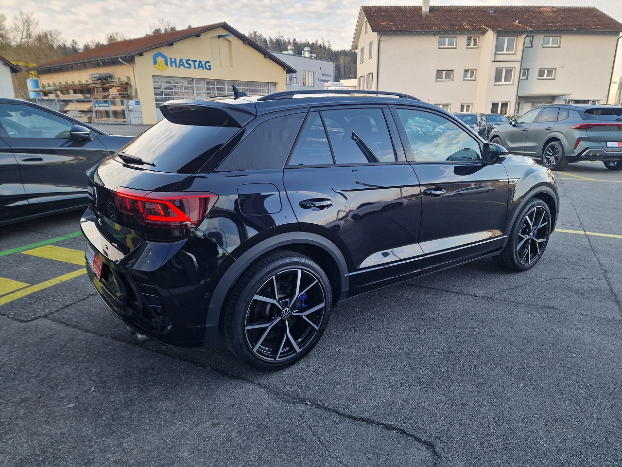 VW T-Roc 2.0 TSI R DSG 4Motion-image-5