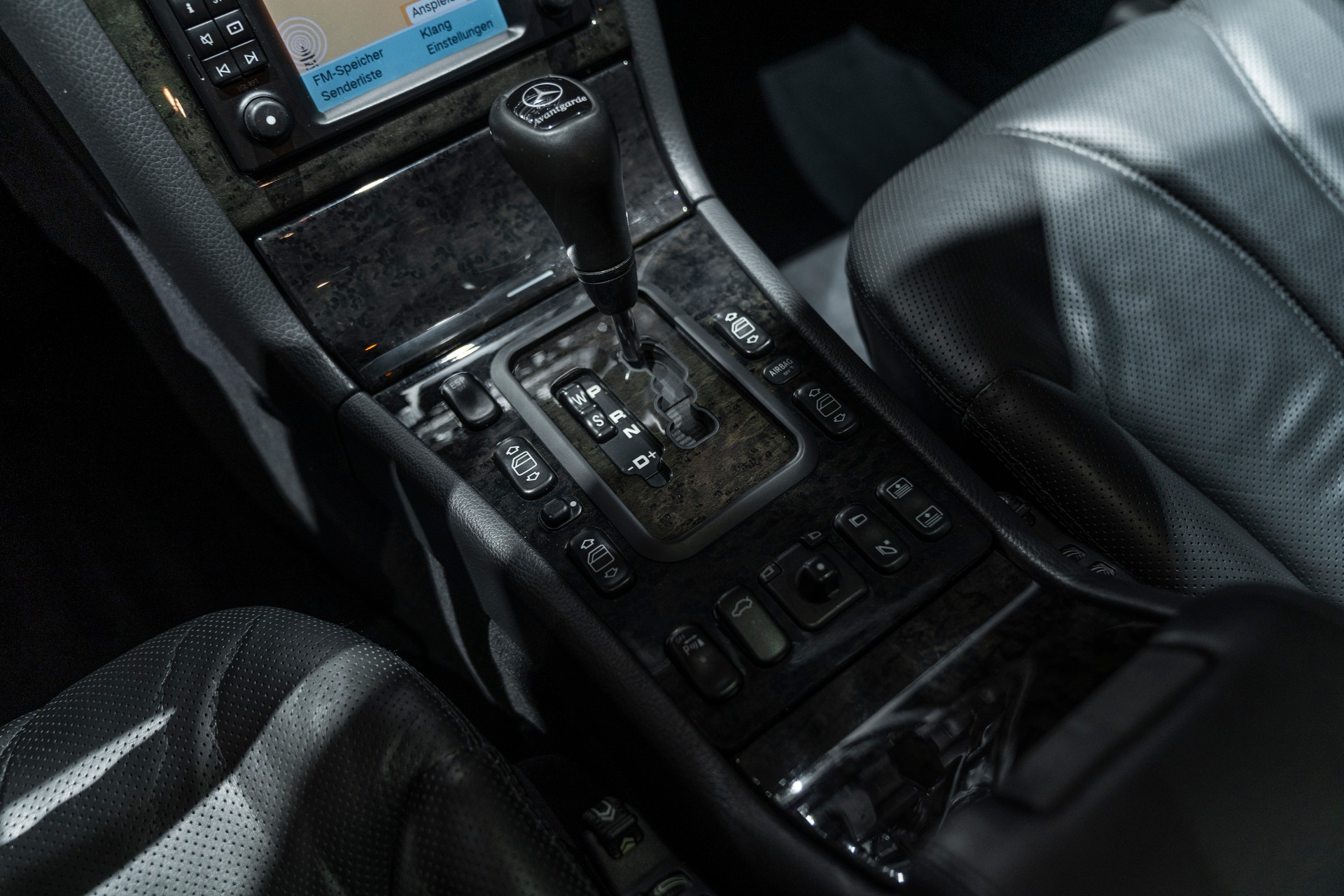 MERCEDES-BENZ E 55 AMG Avantgarde Automatic-image-12