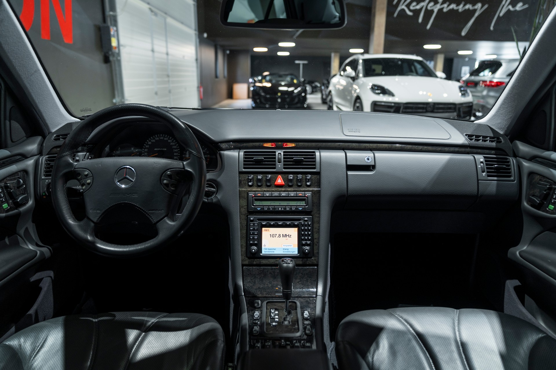 MERCEDES-BENZ E 55 AMG Avantgarde Automatic-image-14