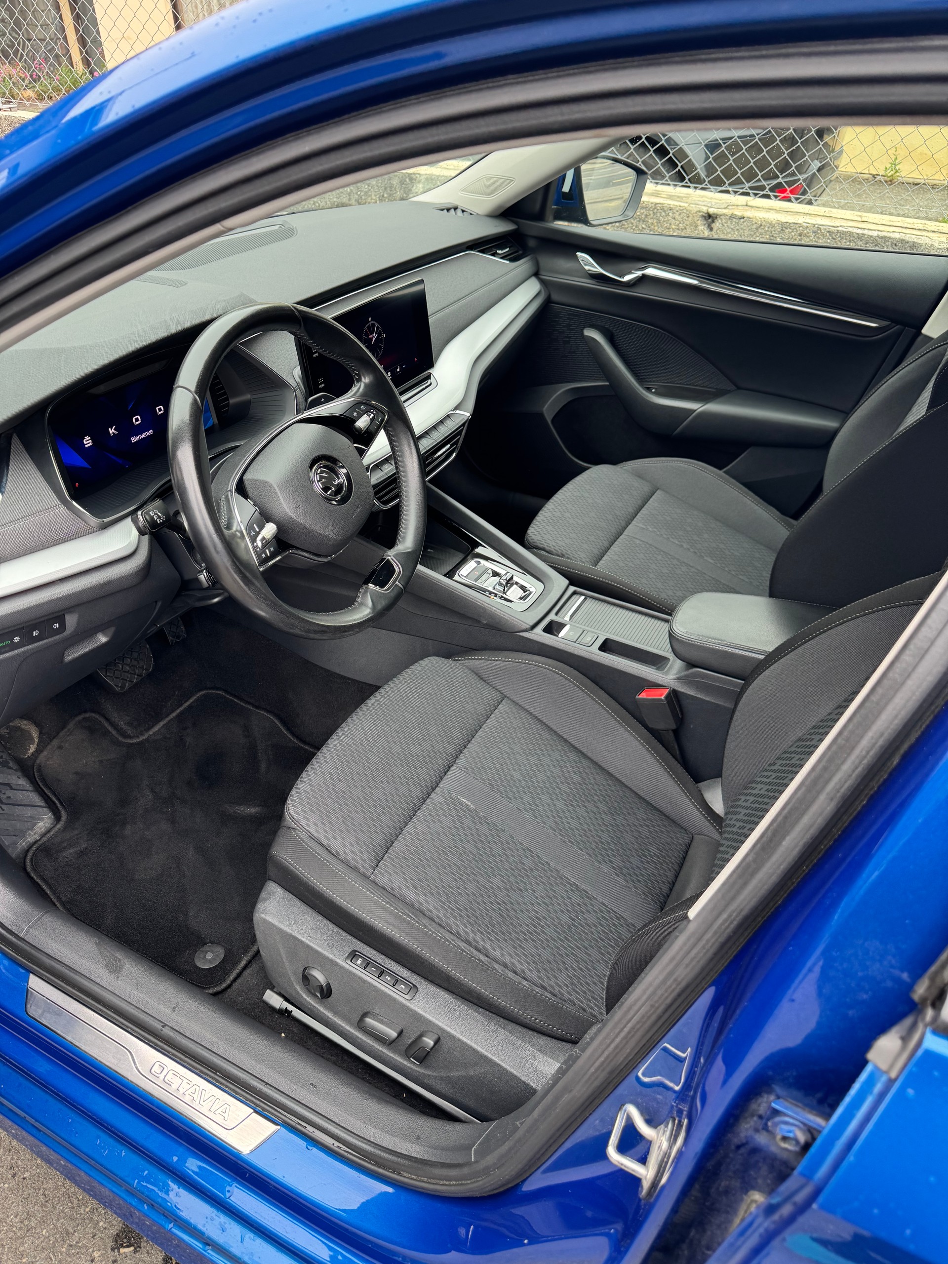 SKODA Octavia Combi 2.0 TSI Ambition DSG 4x4-image-10