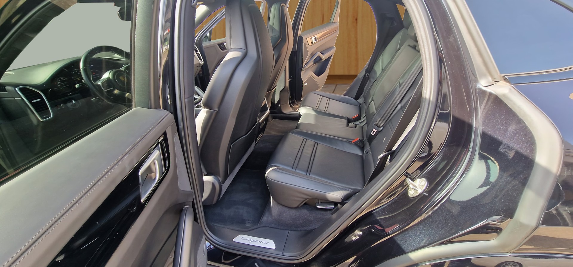 PORSCHE Cayenne Coupé E-Hybrid-image-9