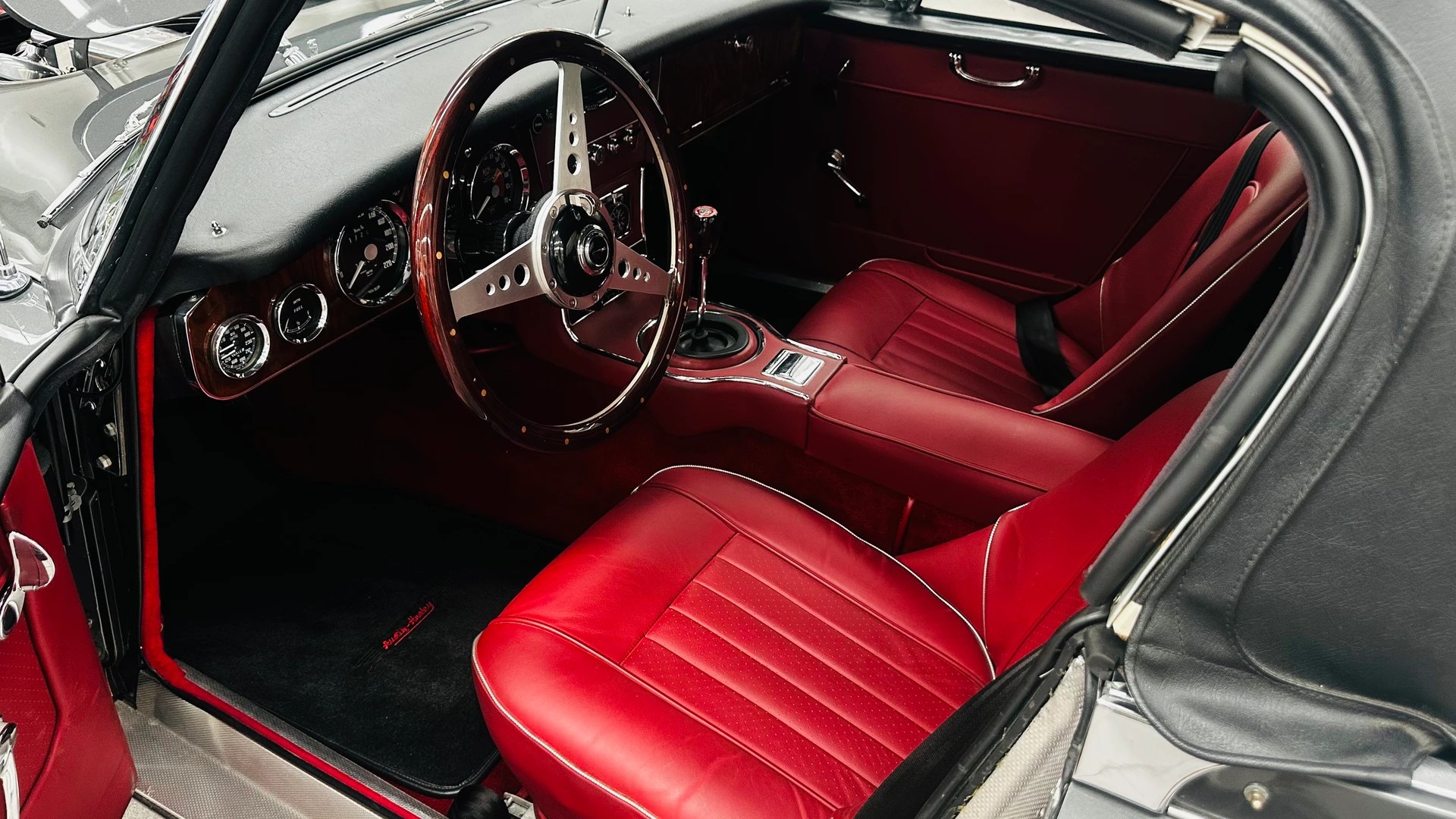 AUSTIN-HEALEY BJ8-image-5