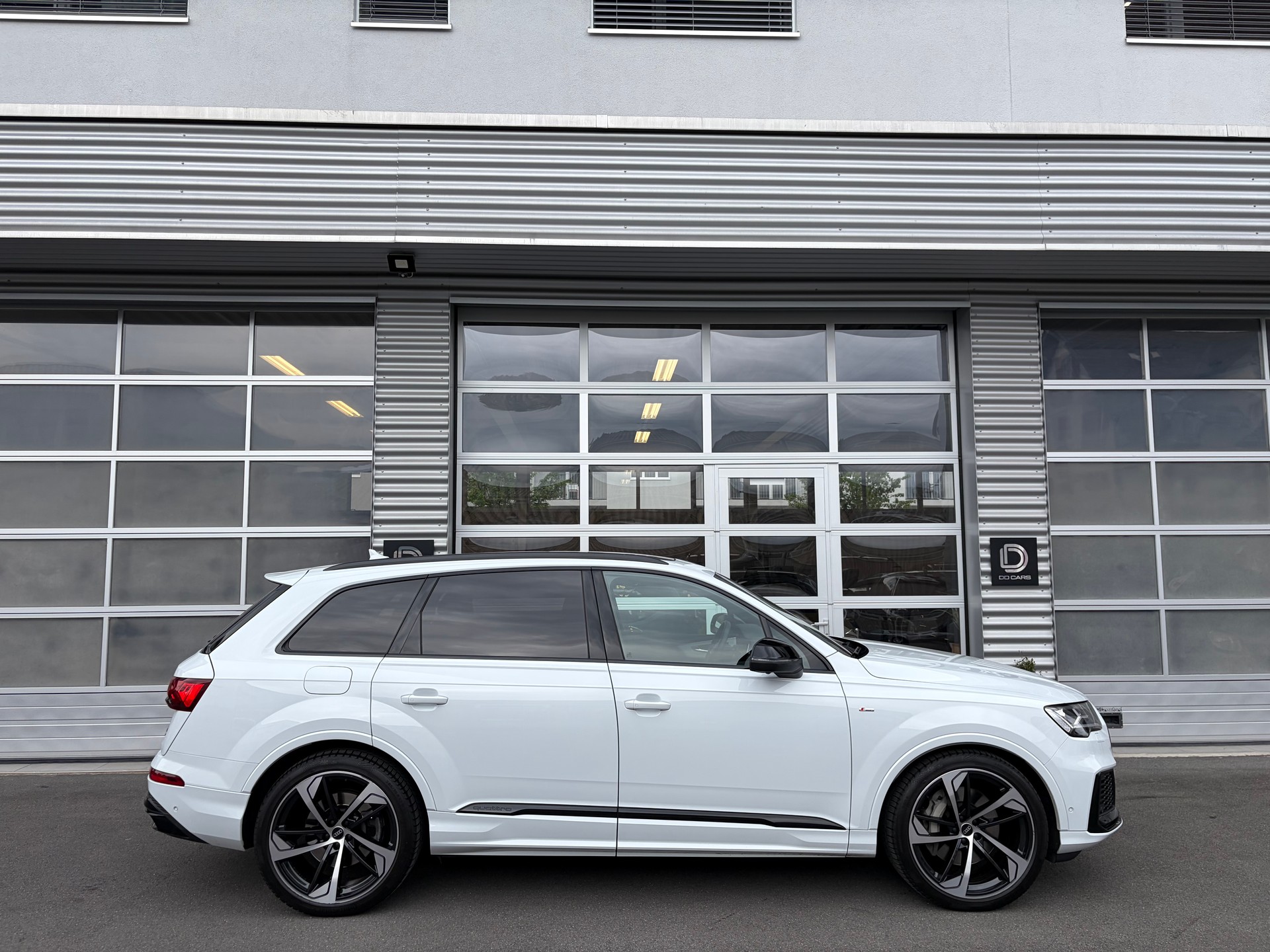 AUDI Q7 55 TFSI S Line quattro tiptronic/ 7 Plätze/ Panorama/ AHK/ Sitzlüftung/