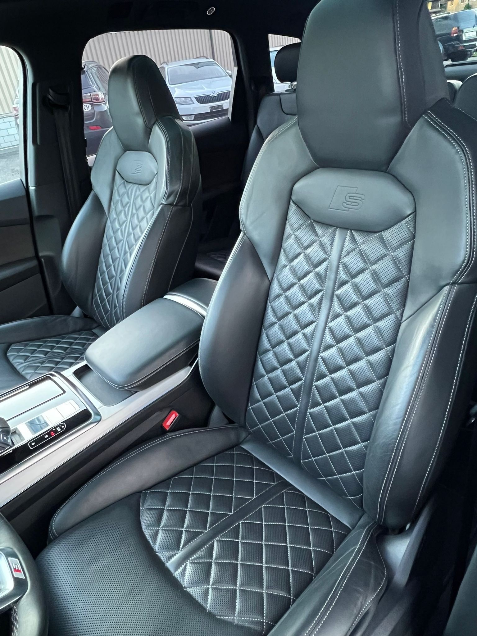 AUDI Q7 55 TFSI S Line quattro tiptronic/ 7 Plätze/ Panorama/ AHK/ Sitzlüftung/-image-12