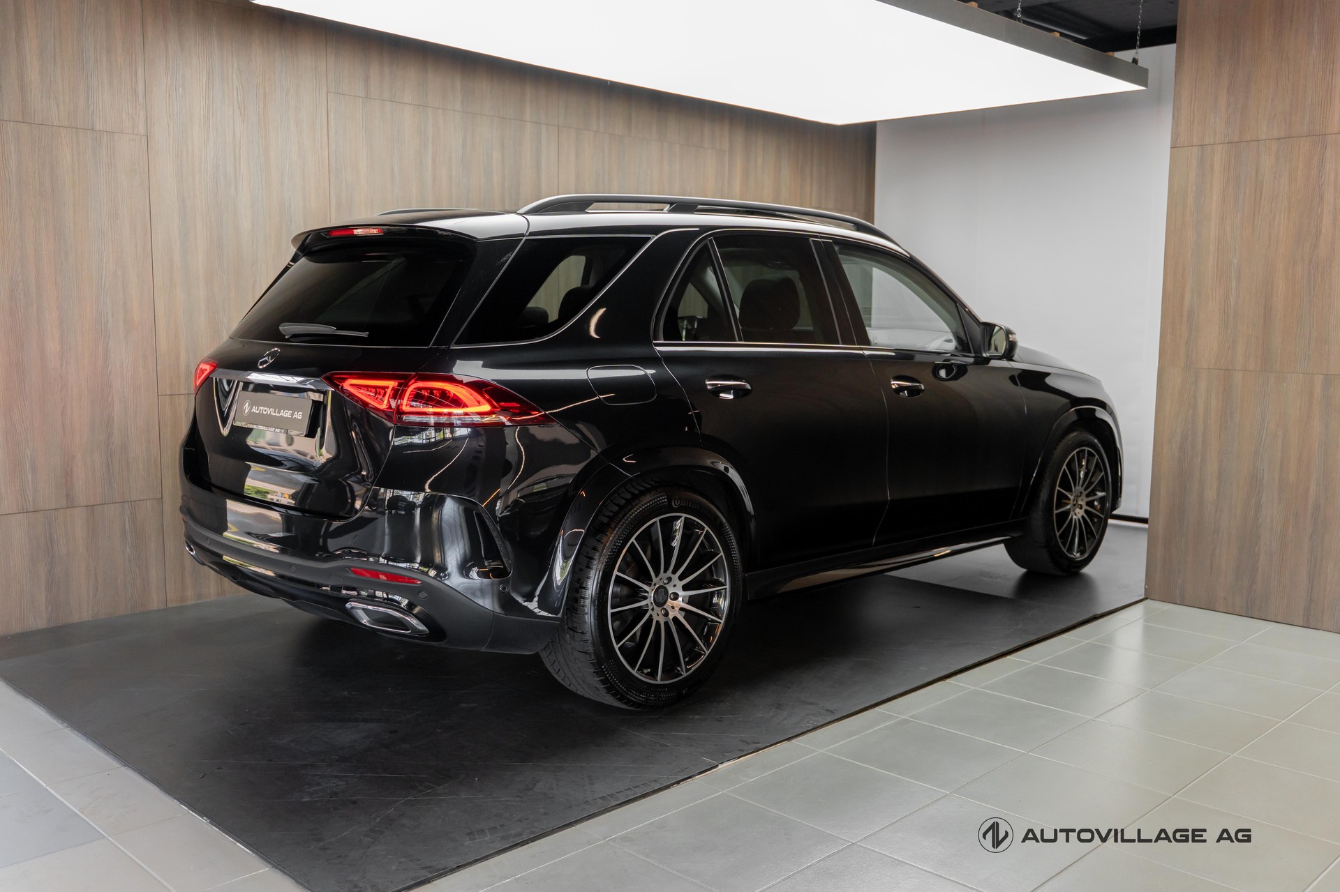 MERCEDES-BENZ GLE 400 d 4Matic AMG Line 9G-Tronic-showroom-element-1