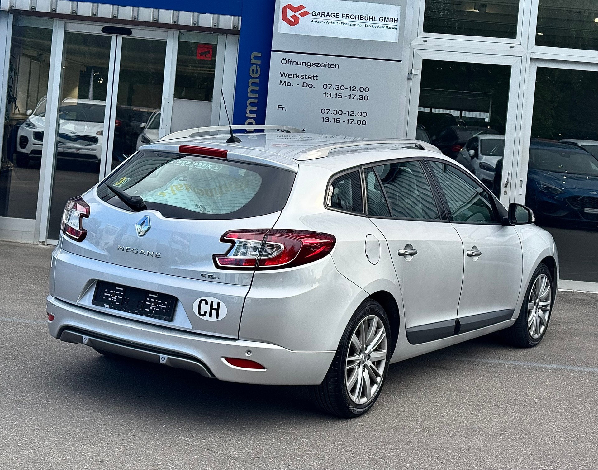 RENAULT Mégane Grandtour 1.4 16V Turbo Bose-showroom-element-3