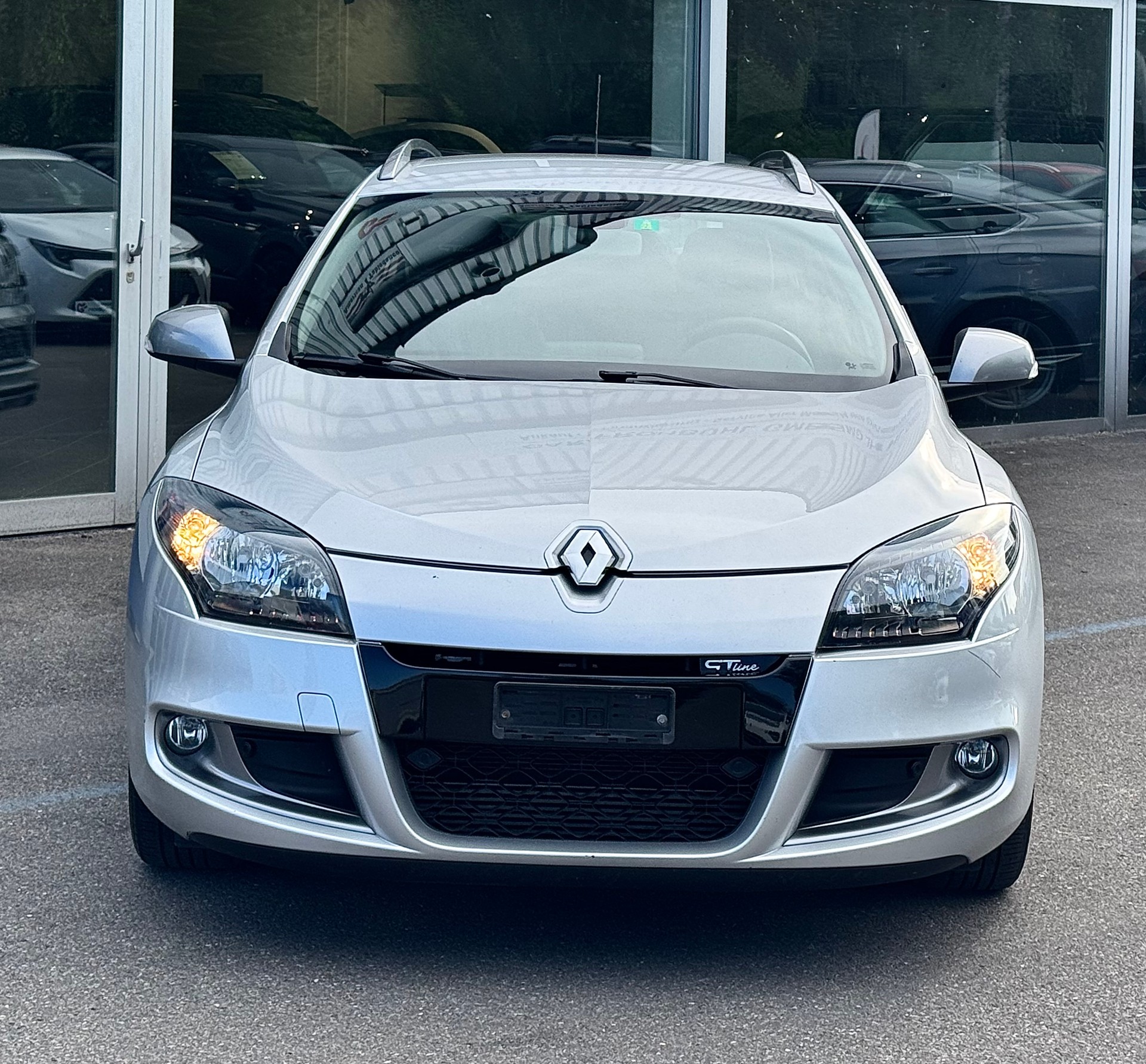 RENAULT Mégane Grandtour 1.4 16V Turbo Bose-showroom-element-1