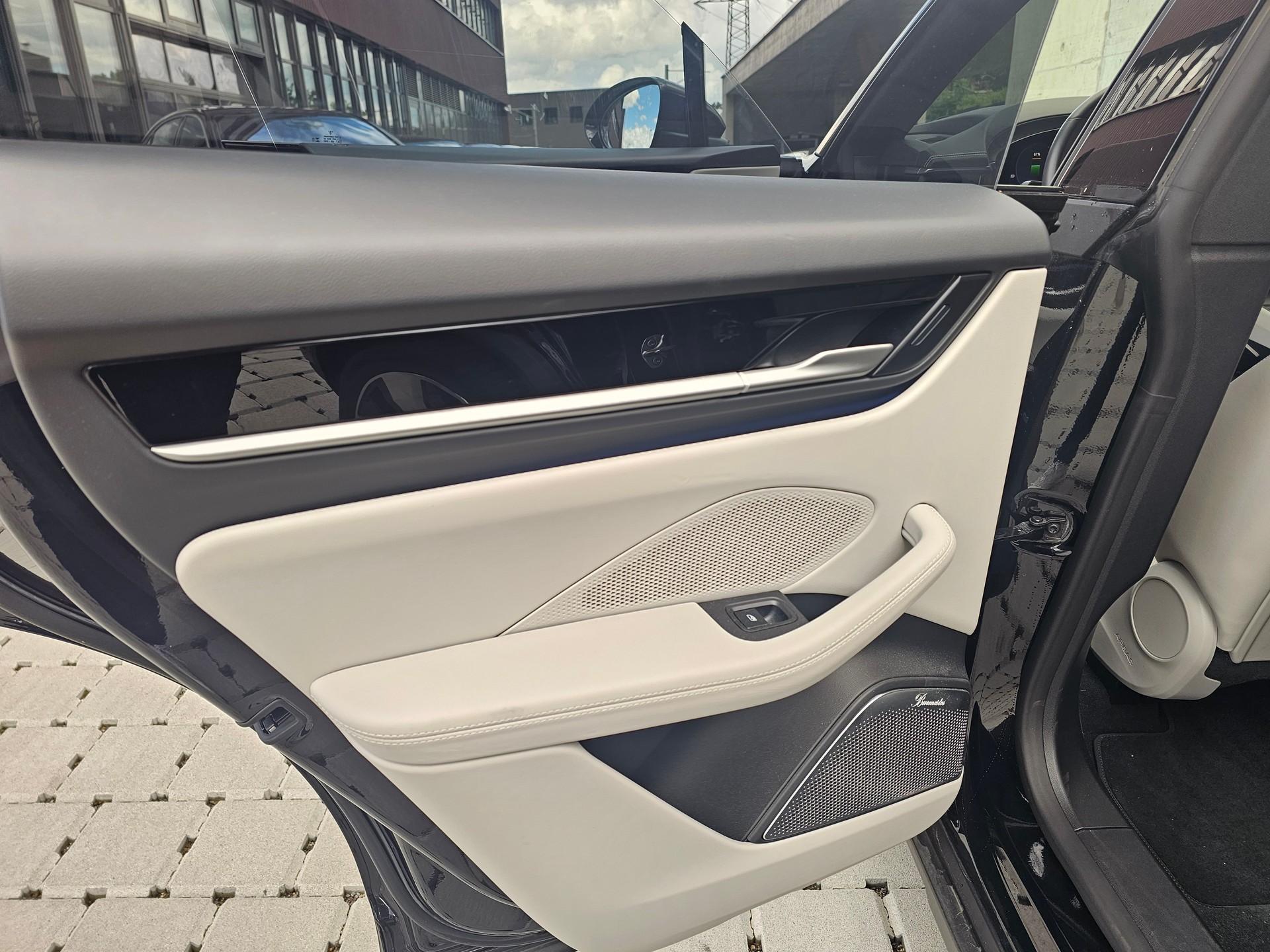 PORSCHE Macan 4 100kWh-image-12