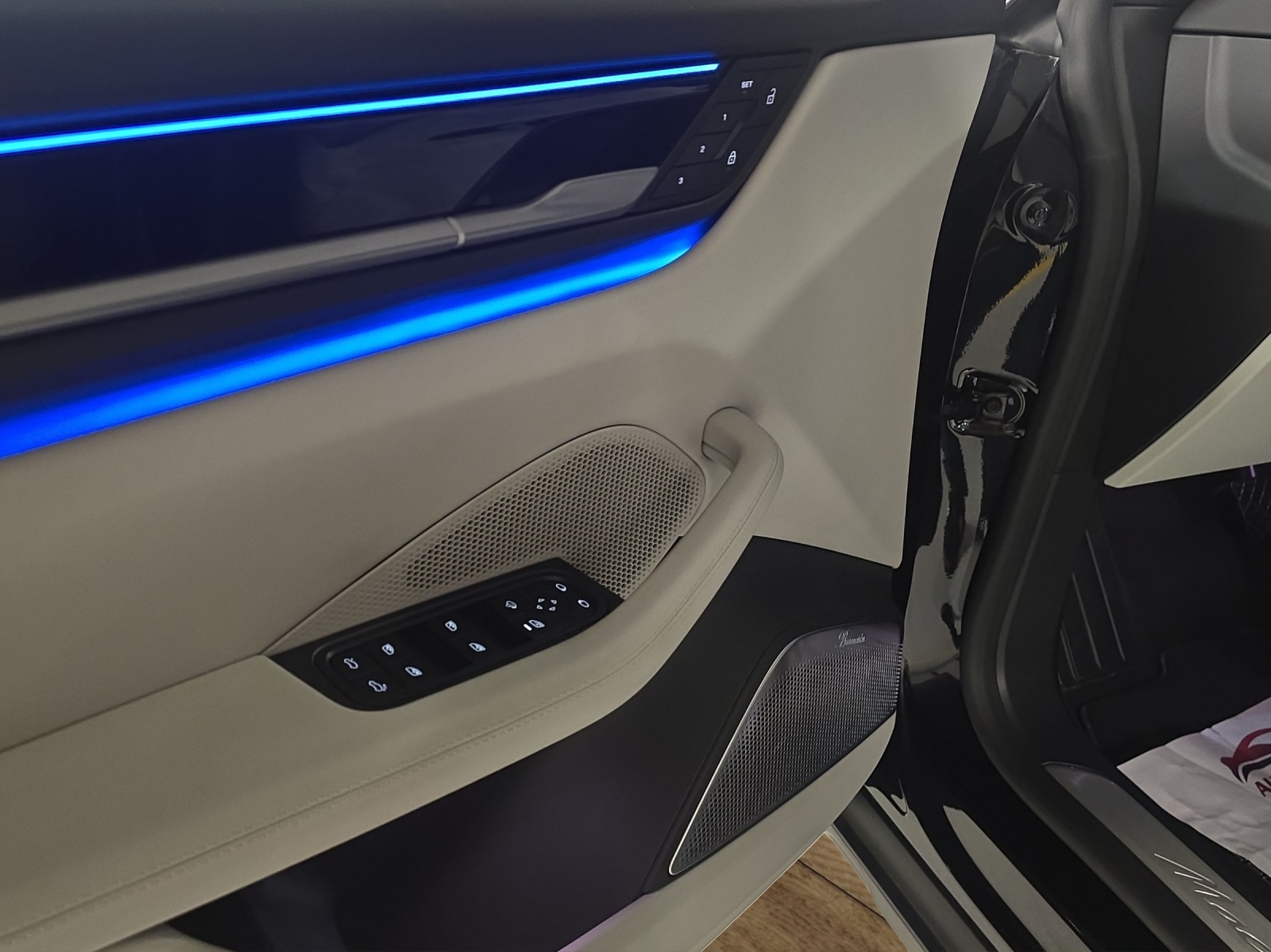 PORSCHE Macan 4 100kWh-image-21