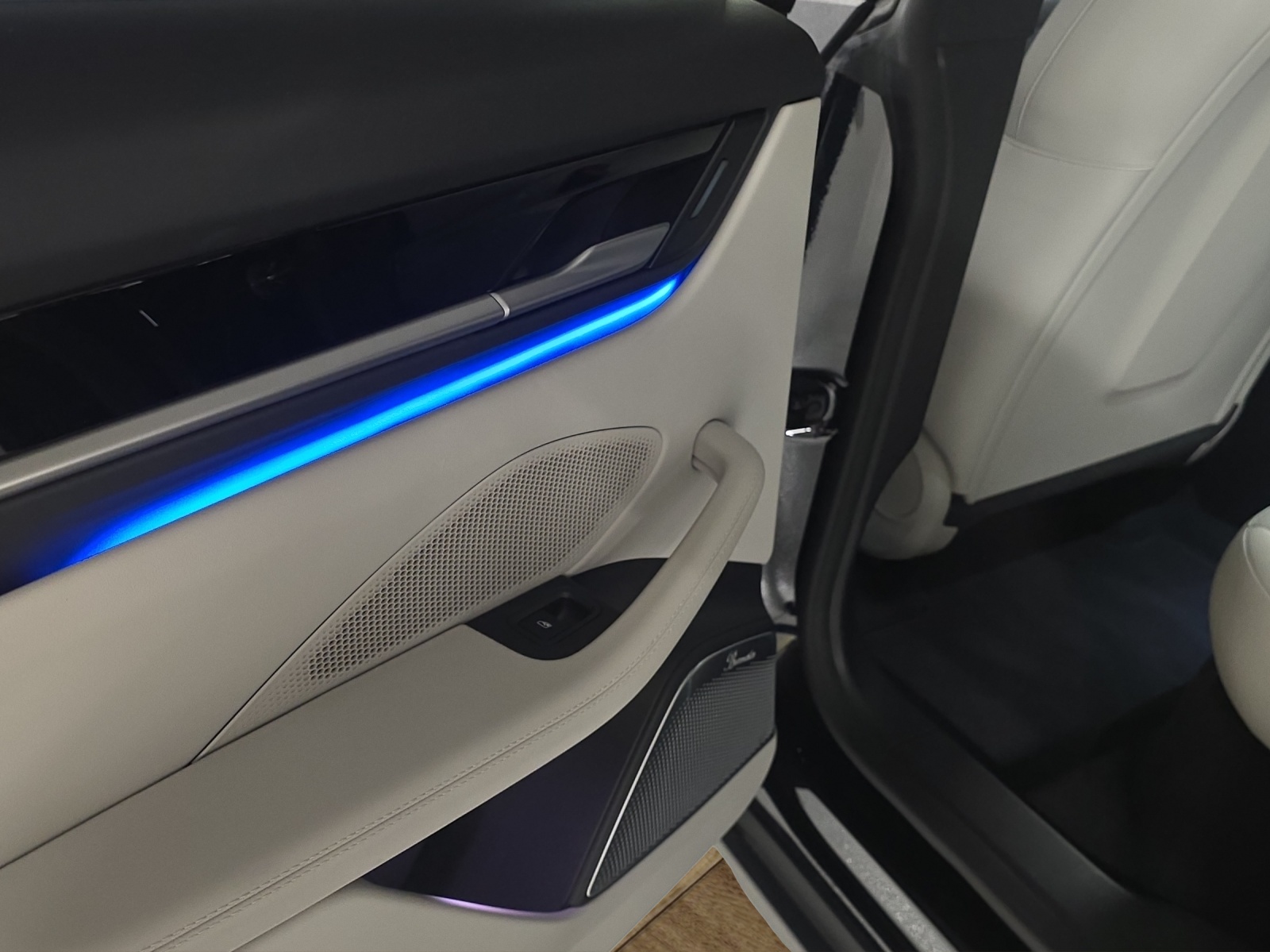 PORSCHE Macan 4 100kWh-image-23