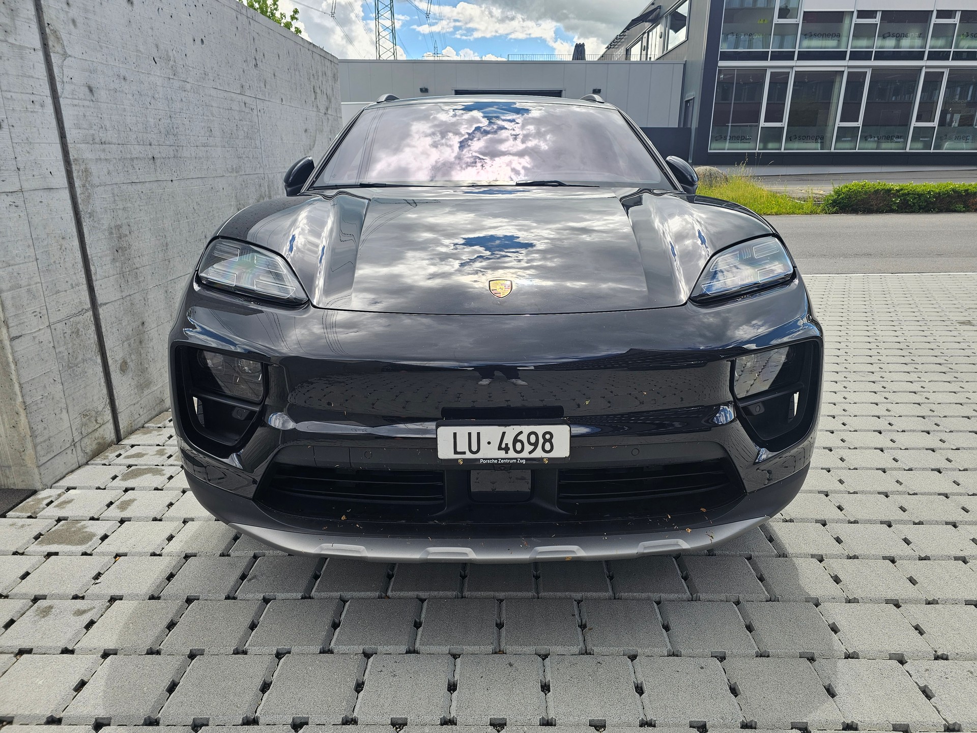 PORSCHE Macan 4 100kWh-showroom-element-2