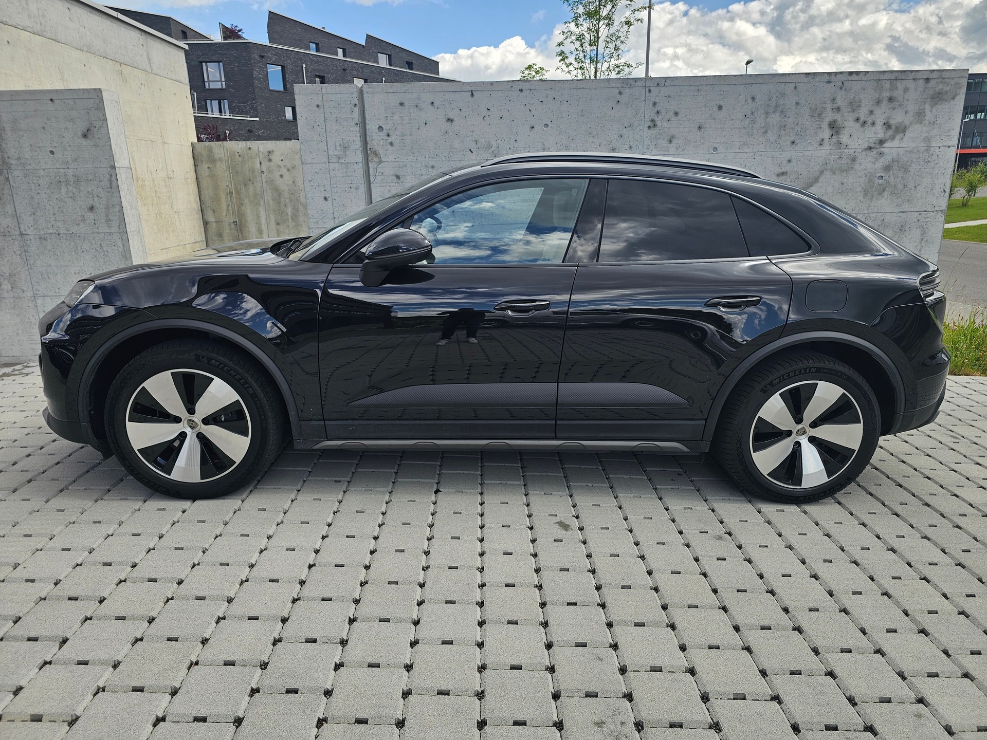 PORSCHE Macan 4 100kWh-showroom-element-1
