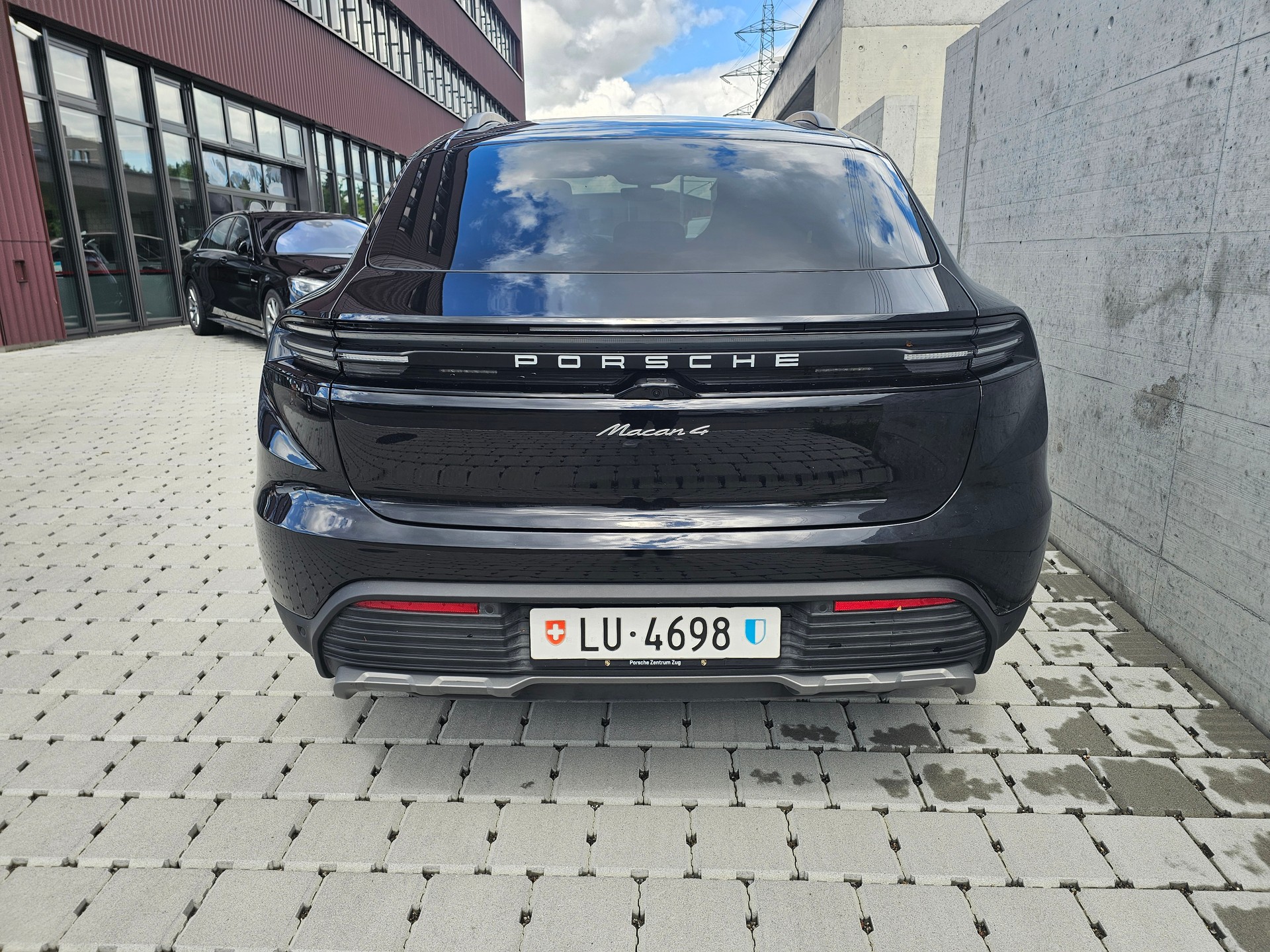 PORSCHE Macan 4 100kWh-showroom-element-3