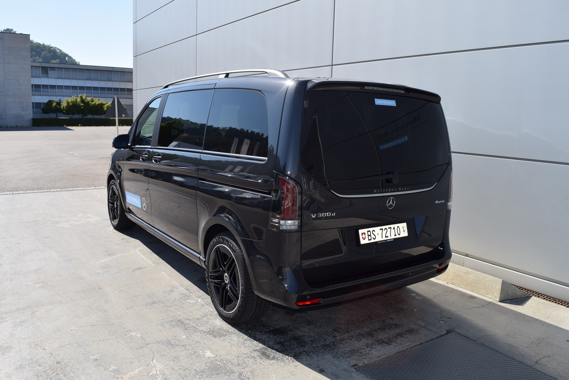 MERCEDES-BENZ V 300 d Avantgarde kompakt 4Matic 9G-Tronic-image-4