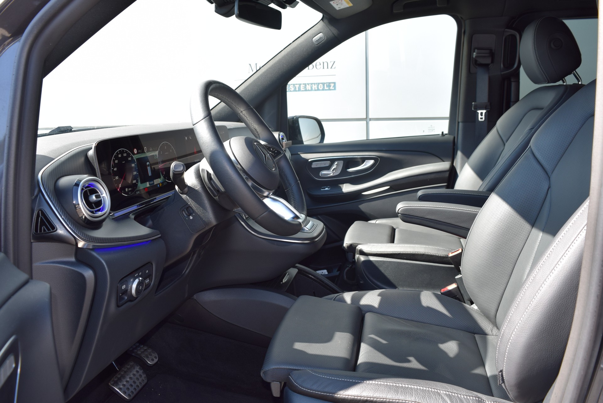 MERCEDES-BENZ V 300 d Avantgarde kompakt 4Matic 9G-Tronic-image-10