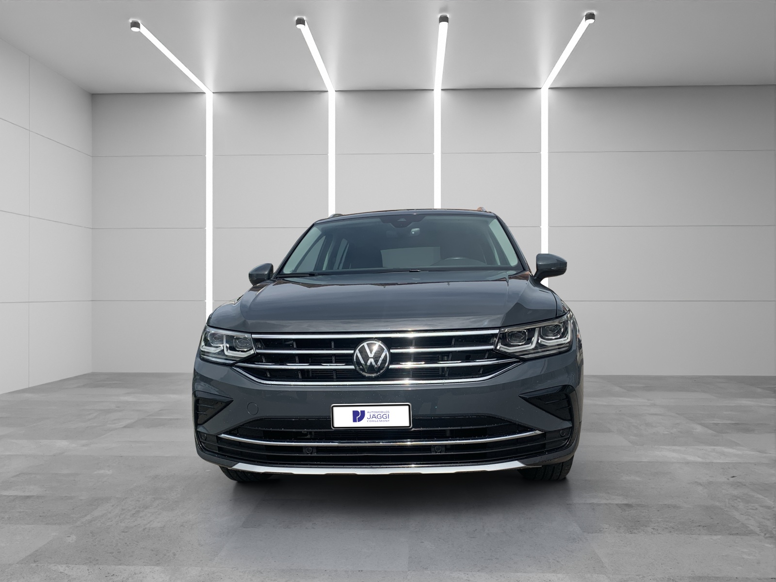 VW Tiguan 2.0TSI Elegance 4Motion DSG-image-5