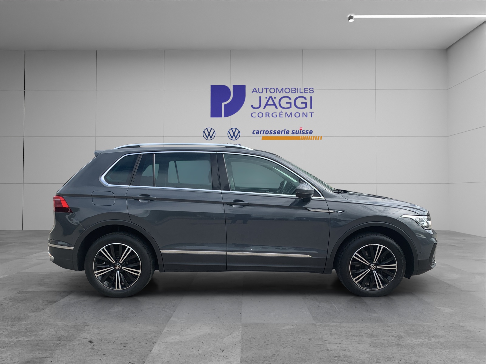 VW Tiguan 2.0TSI Elegance 4Motion DSG-image-7