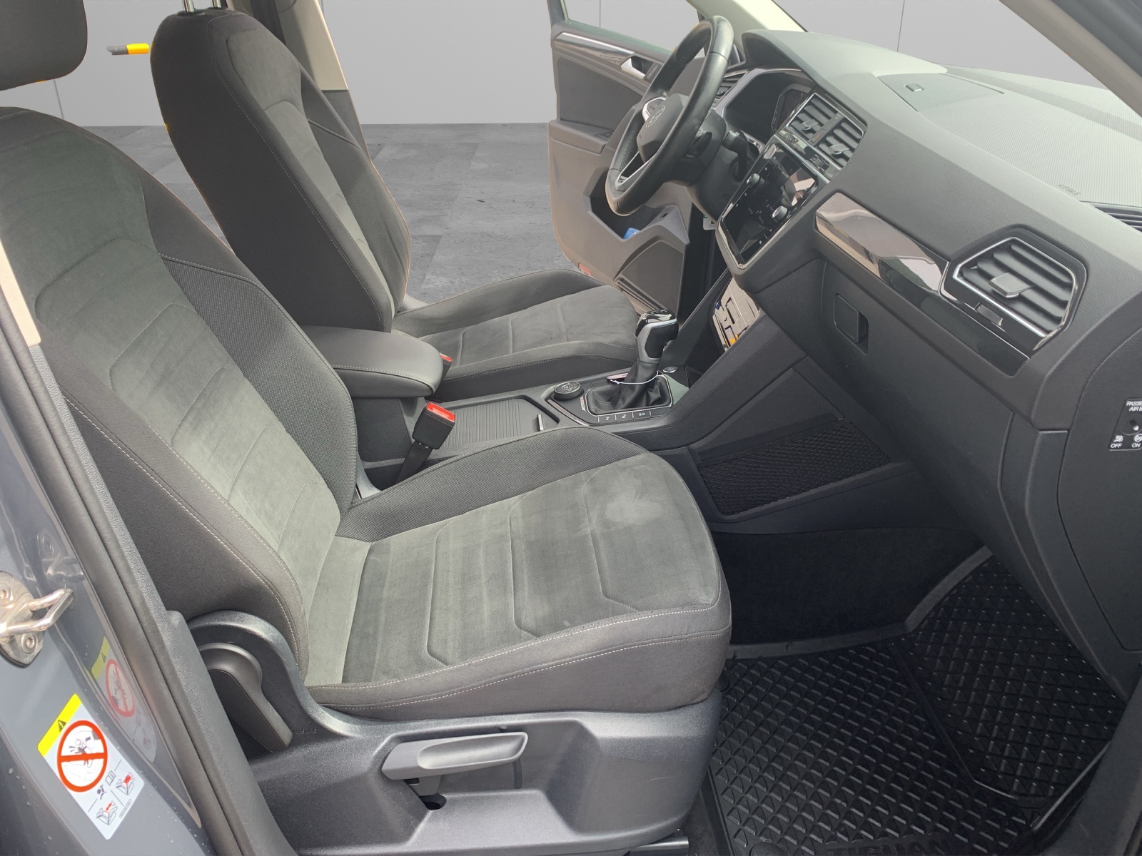 VW Tiguan 2.0TSI Elegance 4Motion DSG-image-14