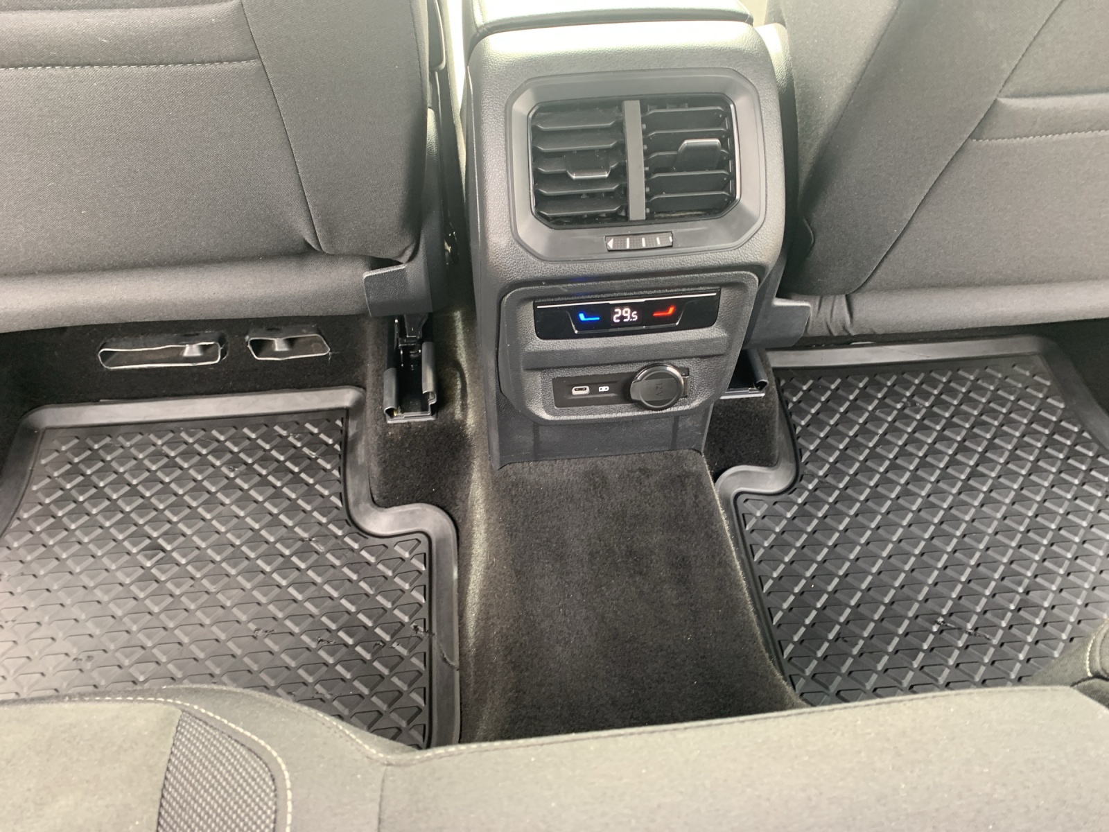 VW Tiguan 2.0TSI Elegance 4Motion DSG-image-13