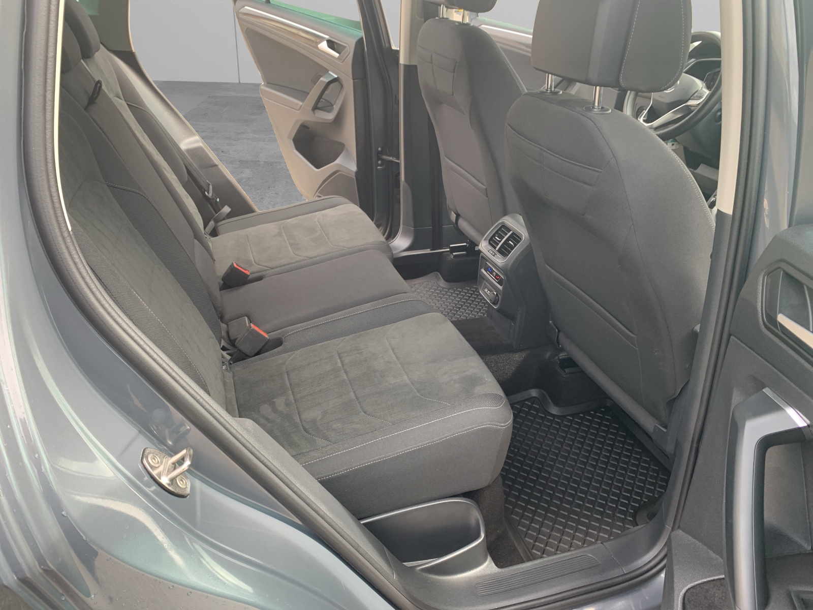 VW Tiguan 2.0TSI Elegance 4Motion DSG-image-15
